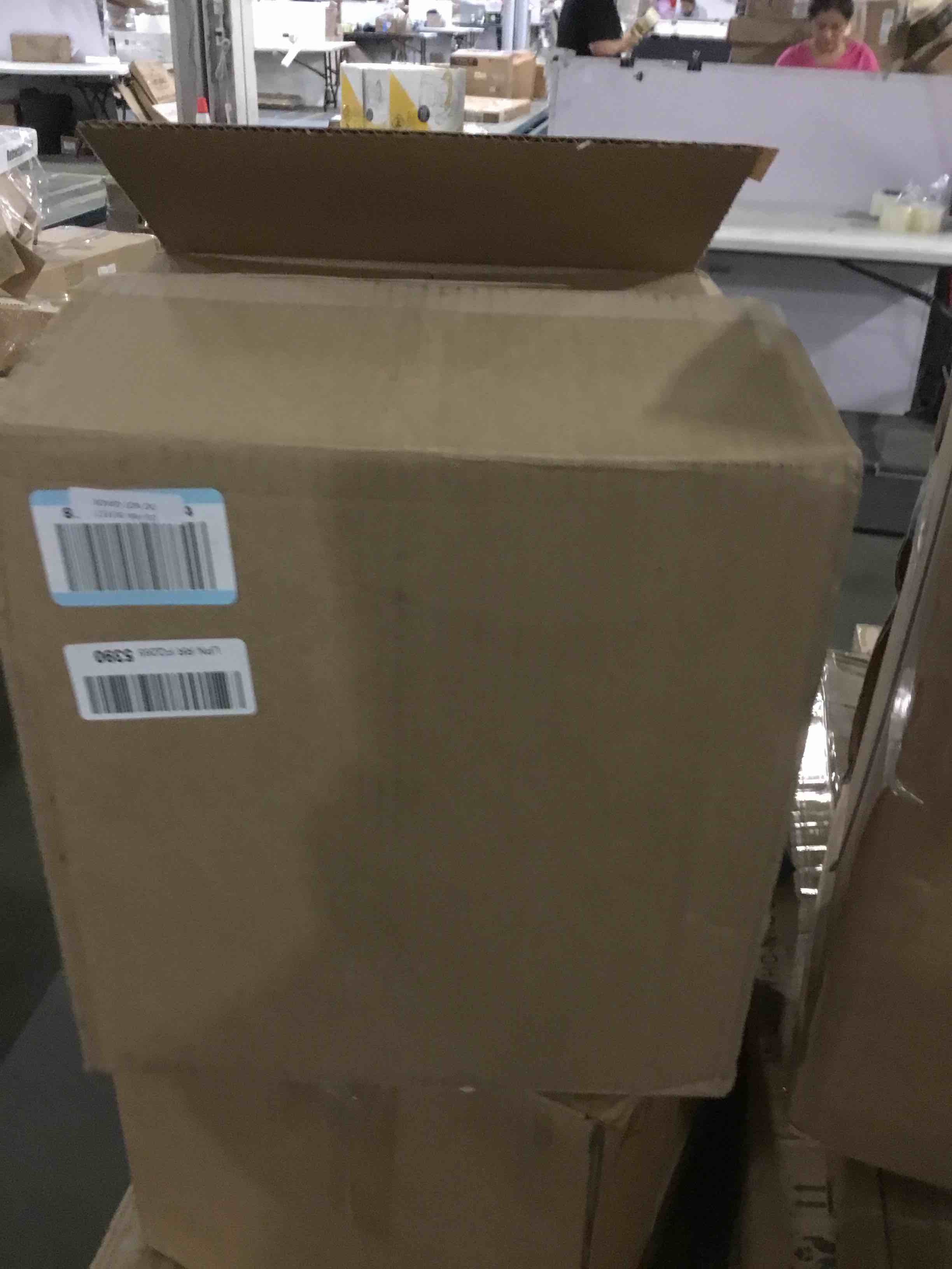 https://s3.amazonaws.com/lotting-images-prod/bidfta/RED5229037_1694602874154.jpeg