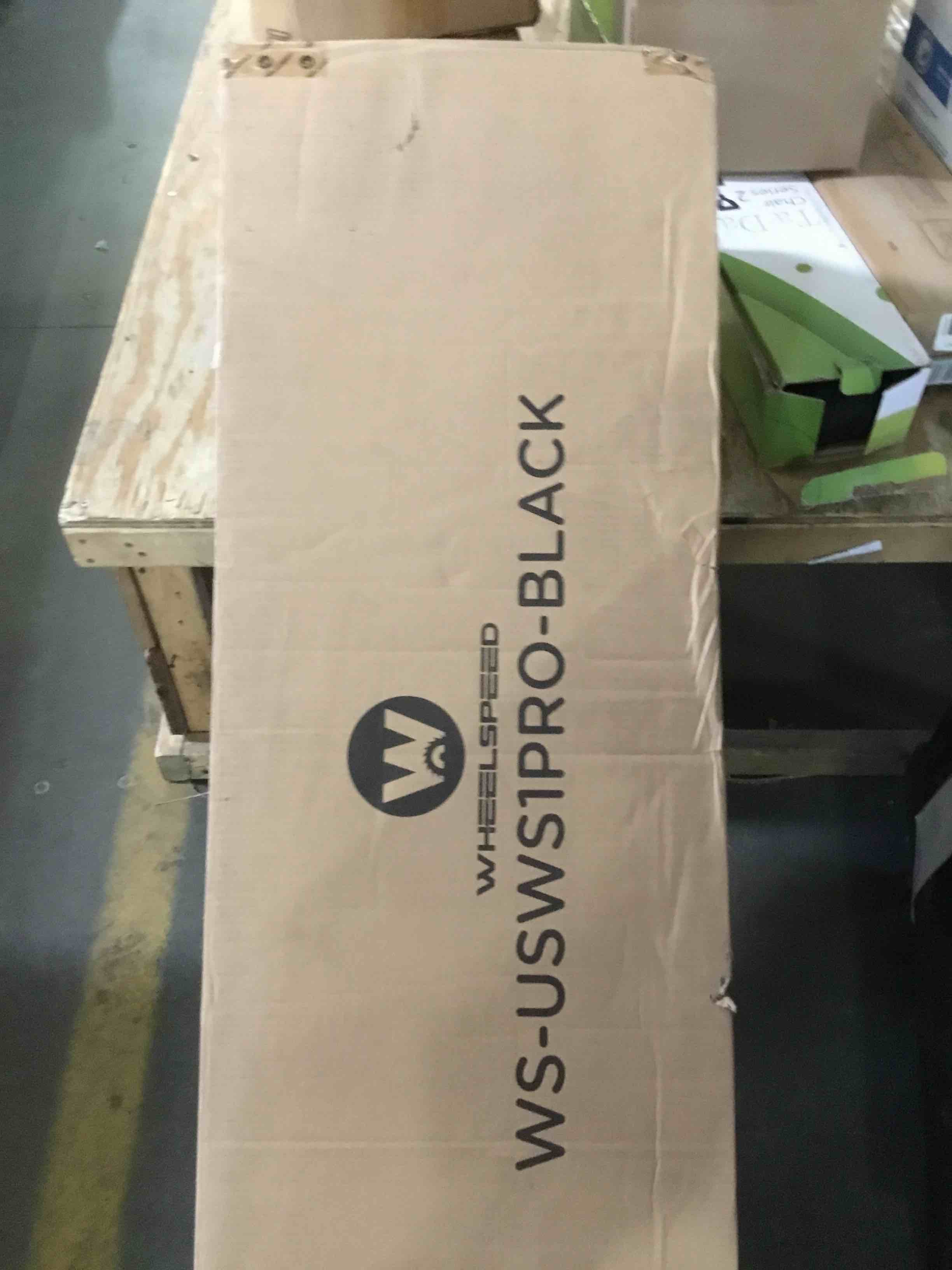 https://s3.amazonaws.com/lotting-images-prod/bidfta/RED5229324_1694704013928.jpeg