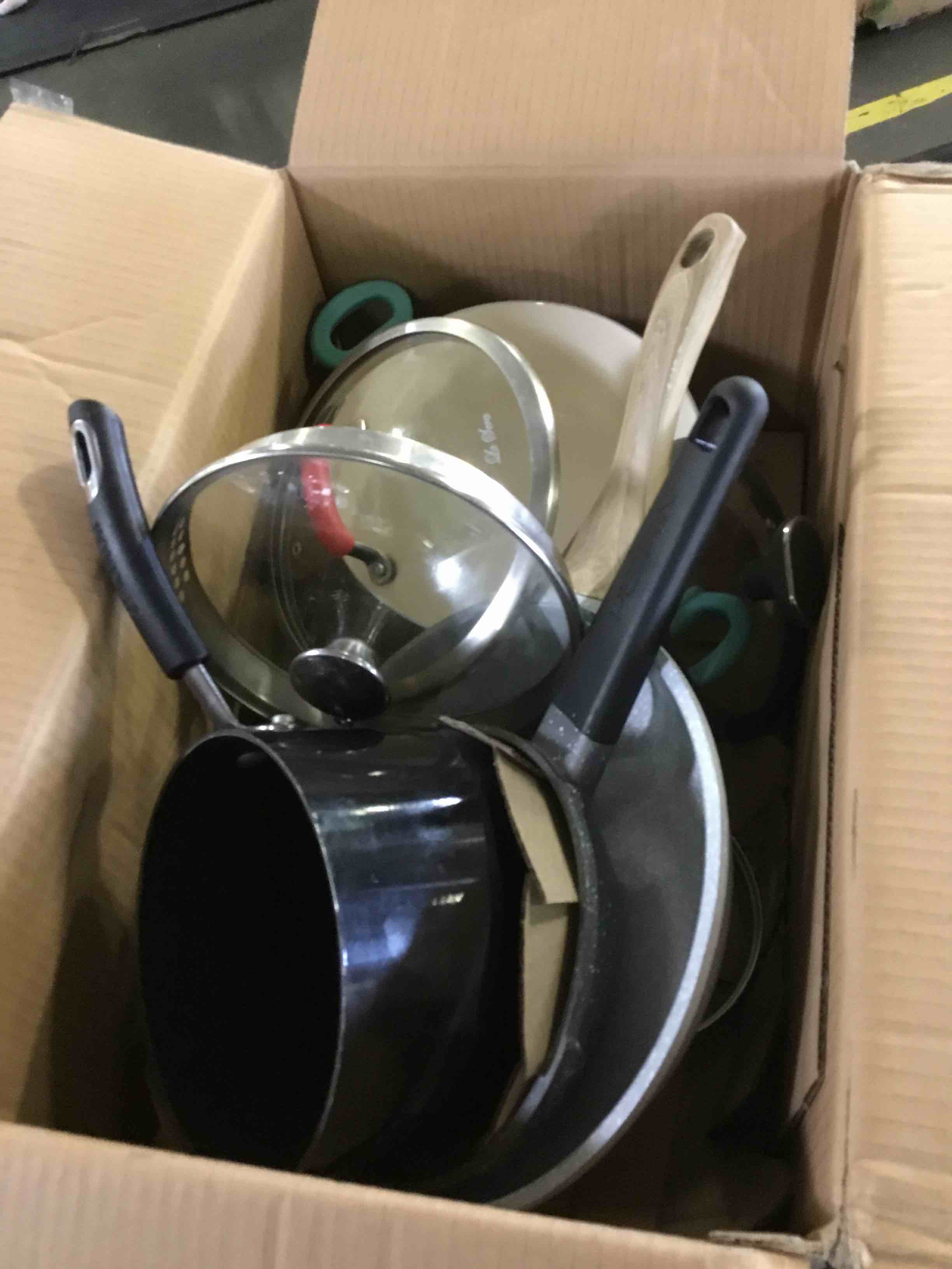 assorted cookware items 8 piece
