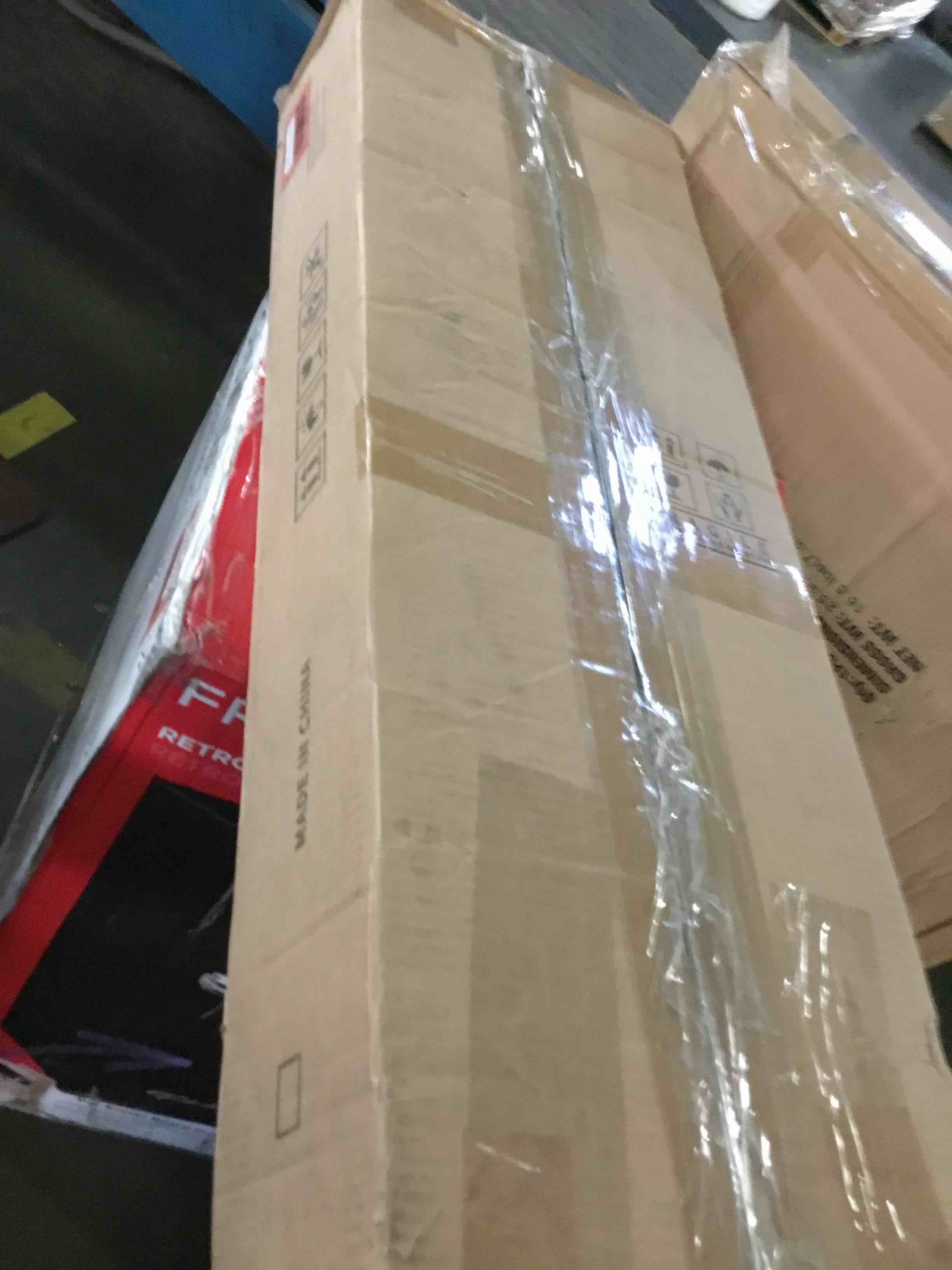 https://s3.amazonaws.com/lotting-images-prod/bidfta/RED5229440_1694778382598.jpeg