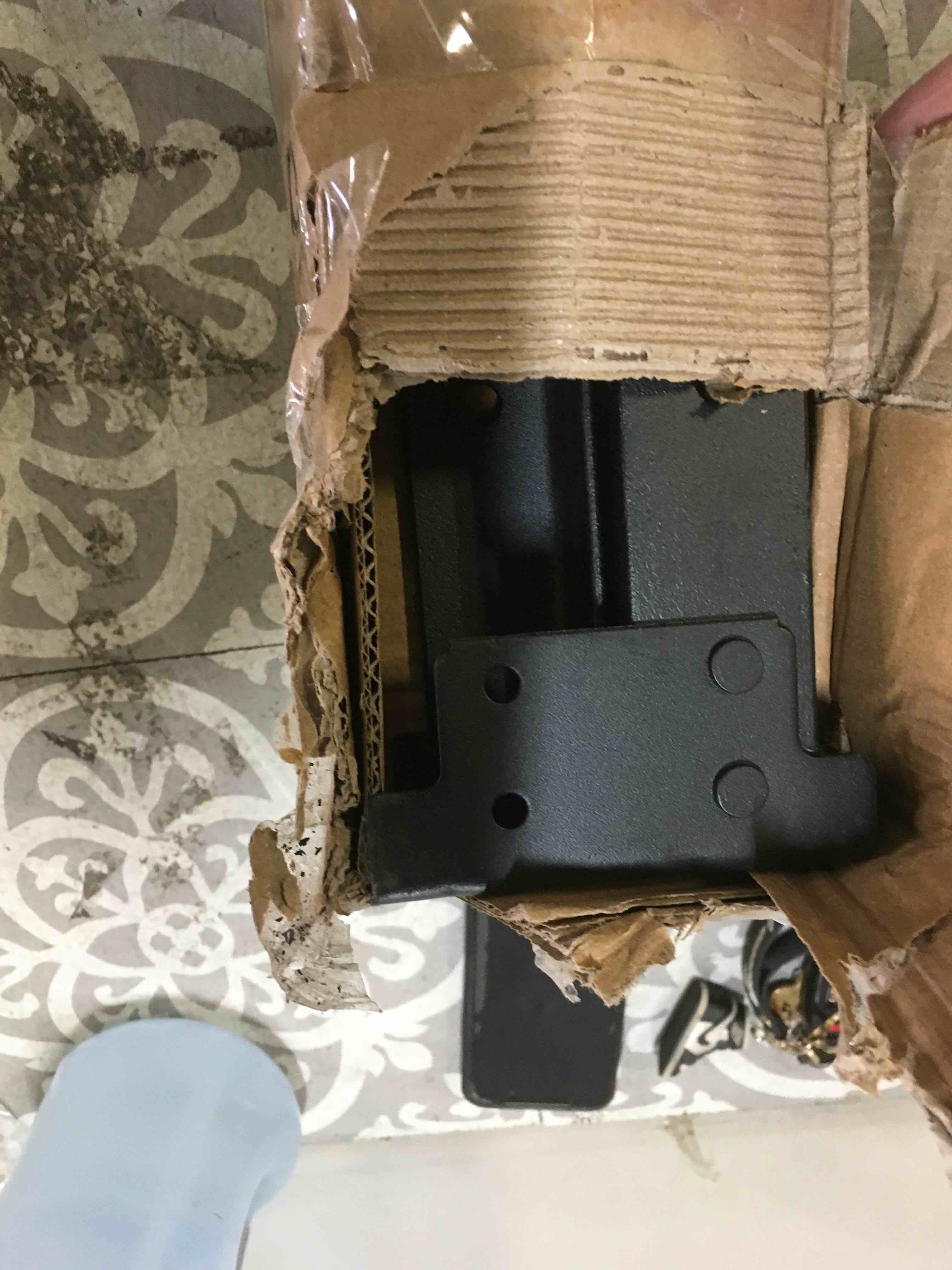 https://s3.amazonaws.com/lotting-images-prod/bidfta/RED5229583_1694021225940.jpeg