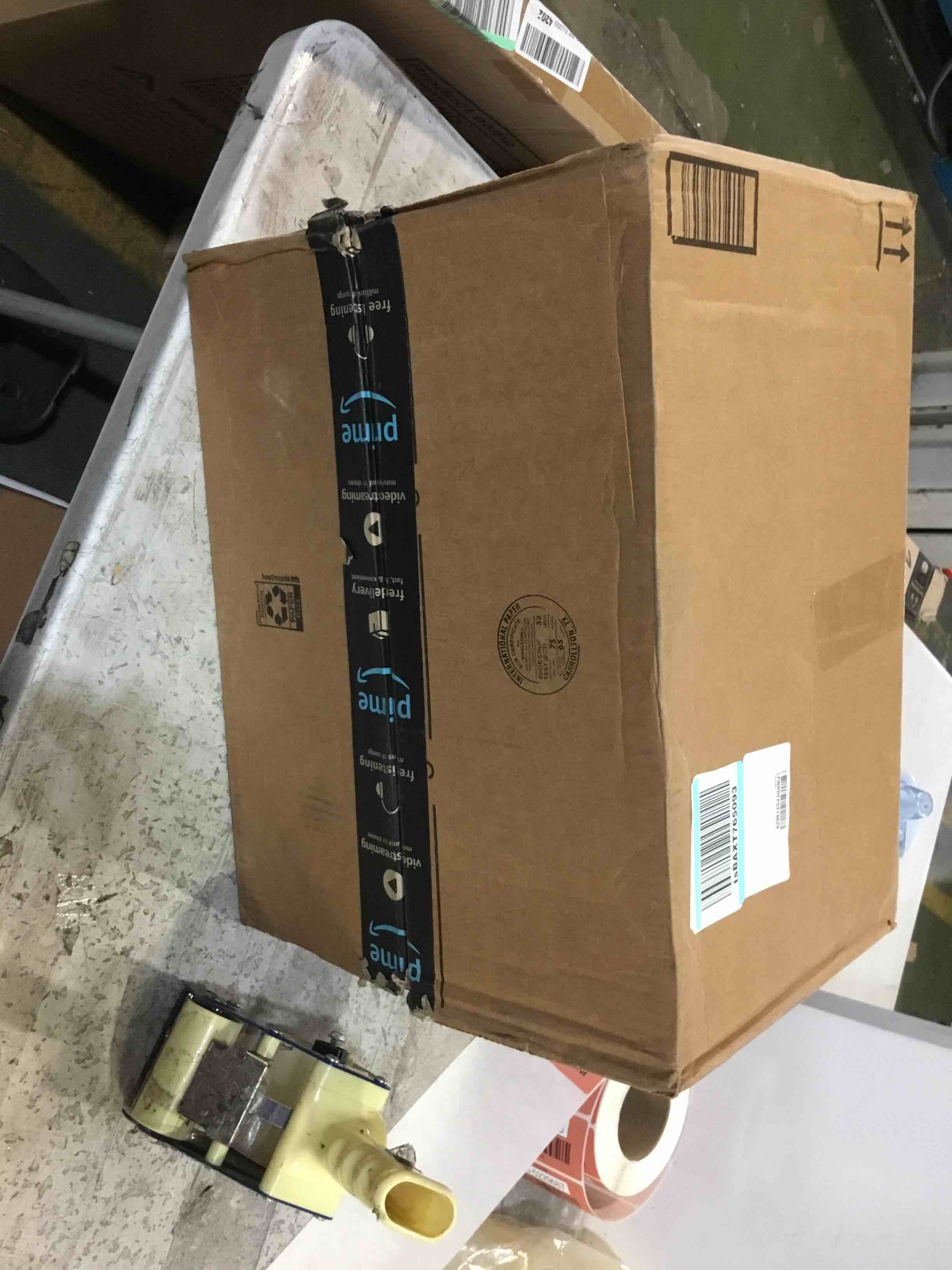 https://s3.amazonaws.com/lotting-images-prod/bidfta/RED5229680_1694093343210.jpeg