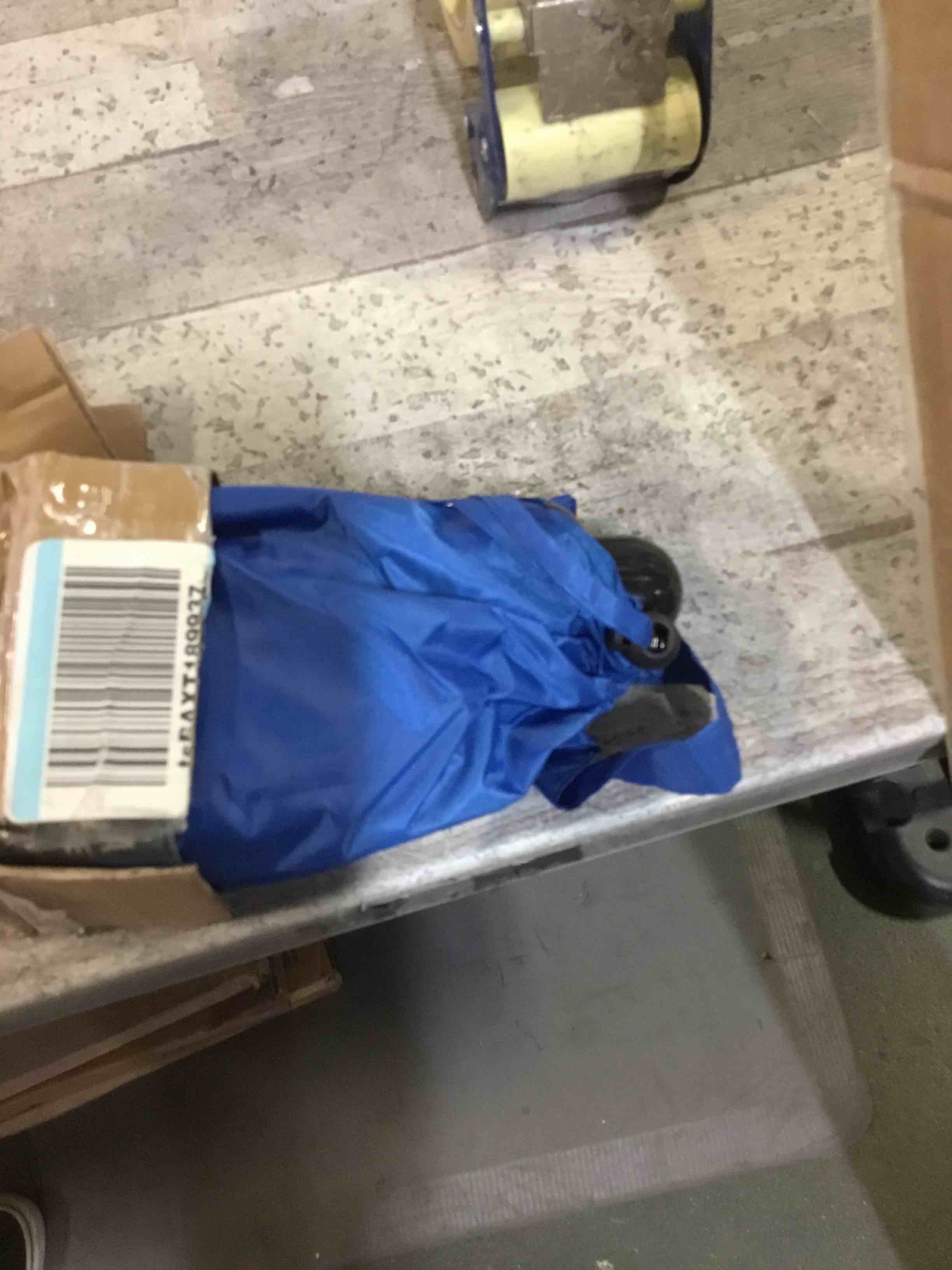 https://s3.amazonaws.com/lotting-images-prod/bidfta/RED5229711_1694100882416.jpeg