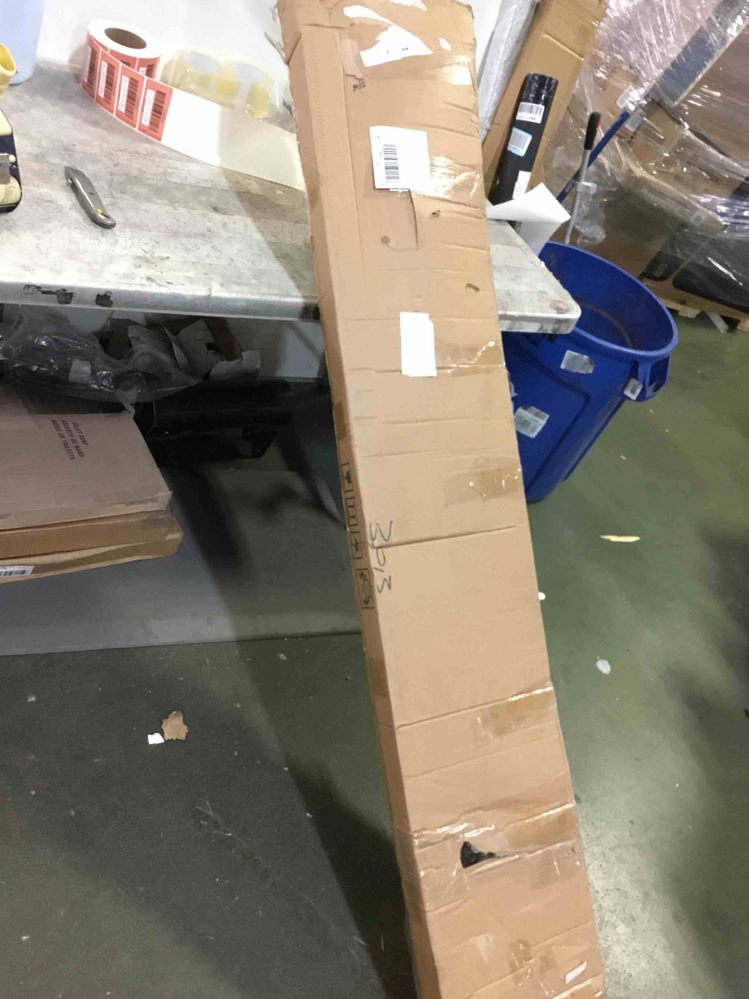 https://s3.amazonaws.com/lotting-images-prod/bidfta/RED5229717_1694103091570.jpeg