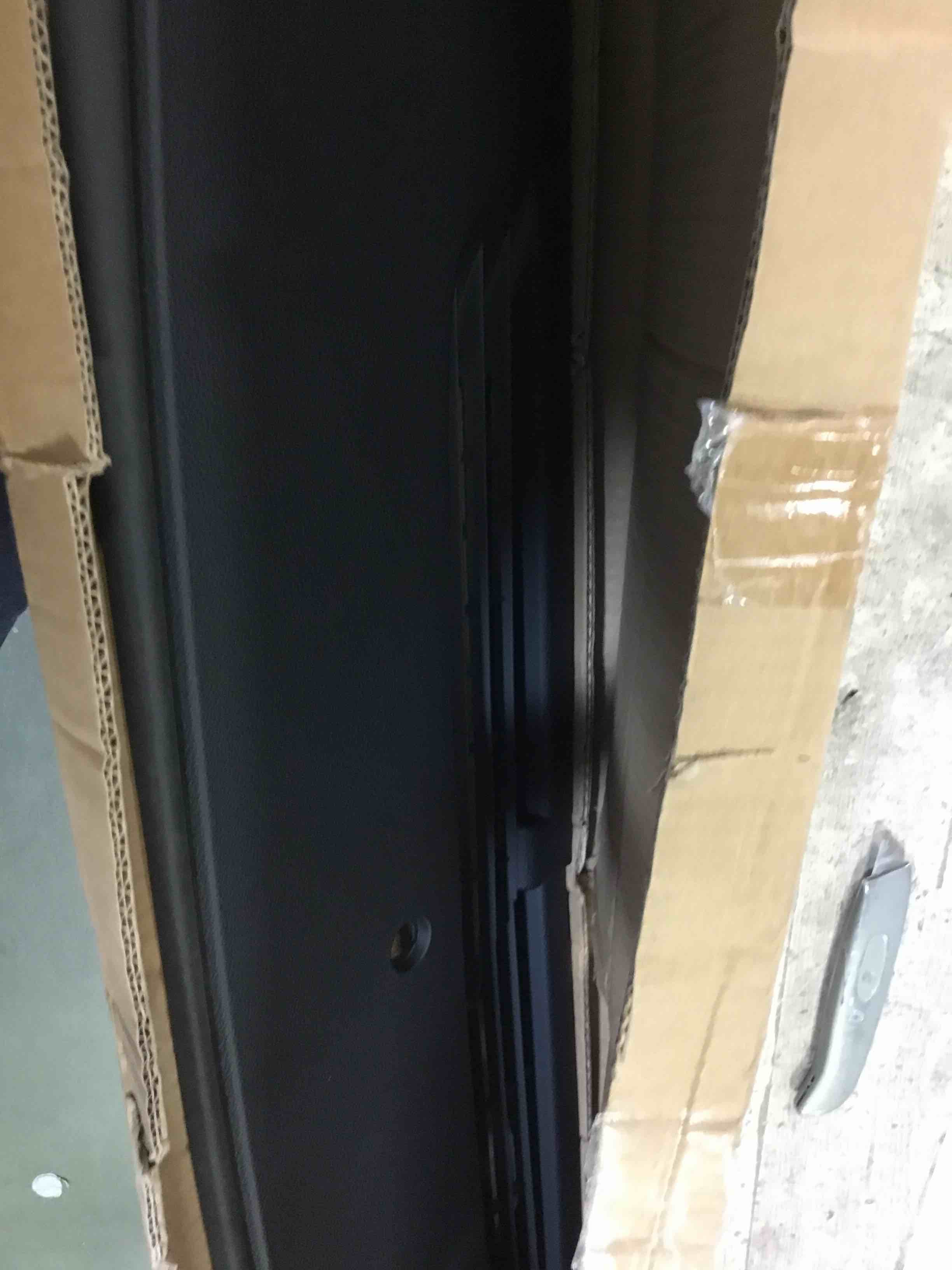 https://s3.amazonaws.com/lotting-images-prod/bidfta/RED5229718_1694103255783.jpeg