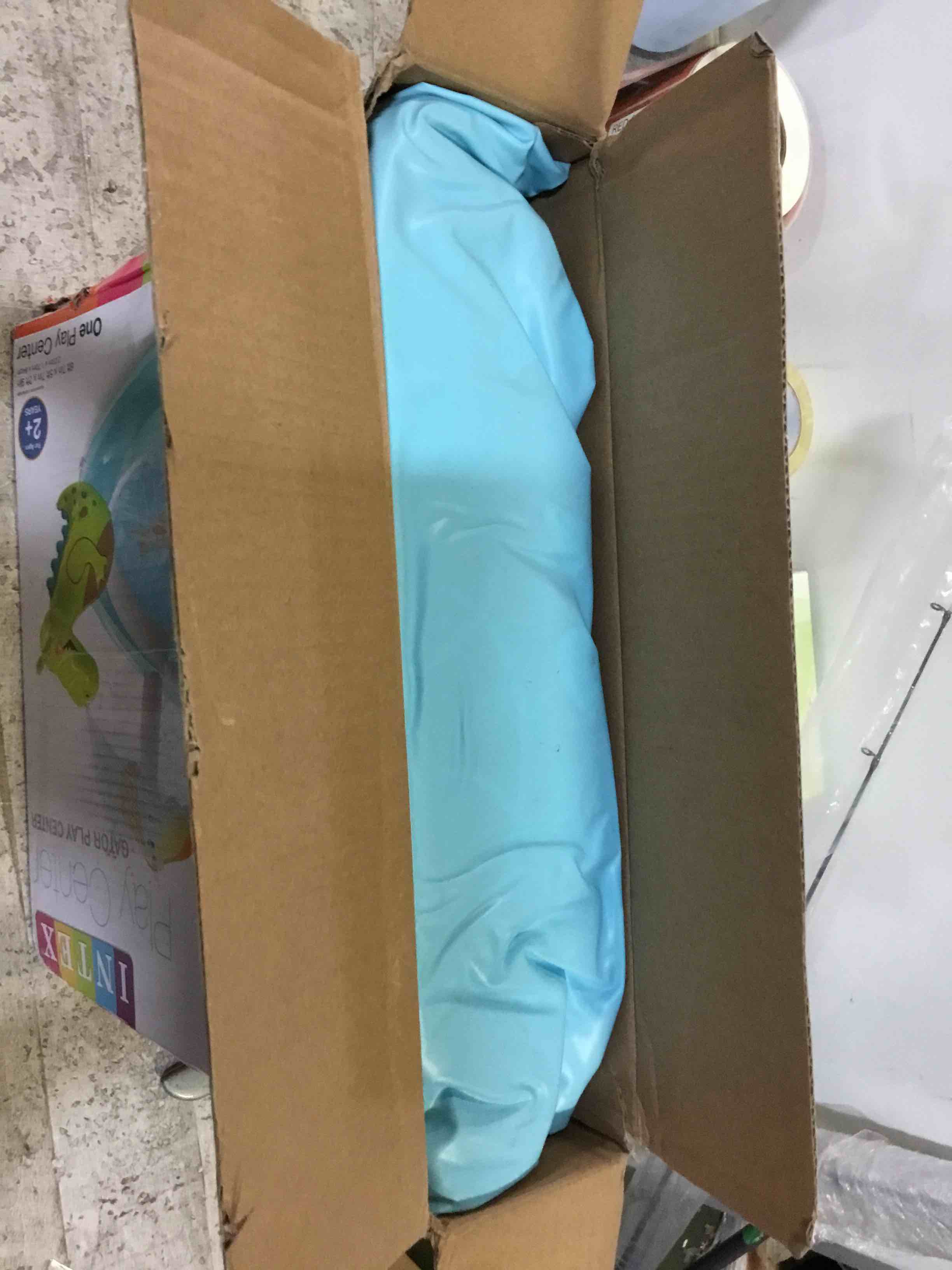https://s3.amazonaws.com/lotting-images-prod/bidfta/RED5229759_1694114919661.jpeg