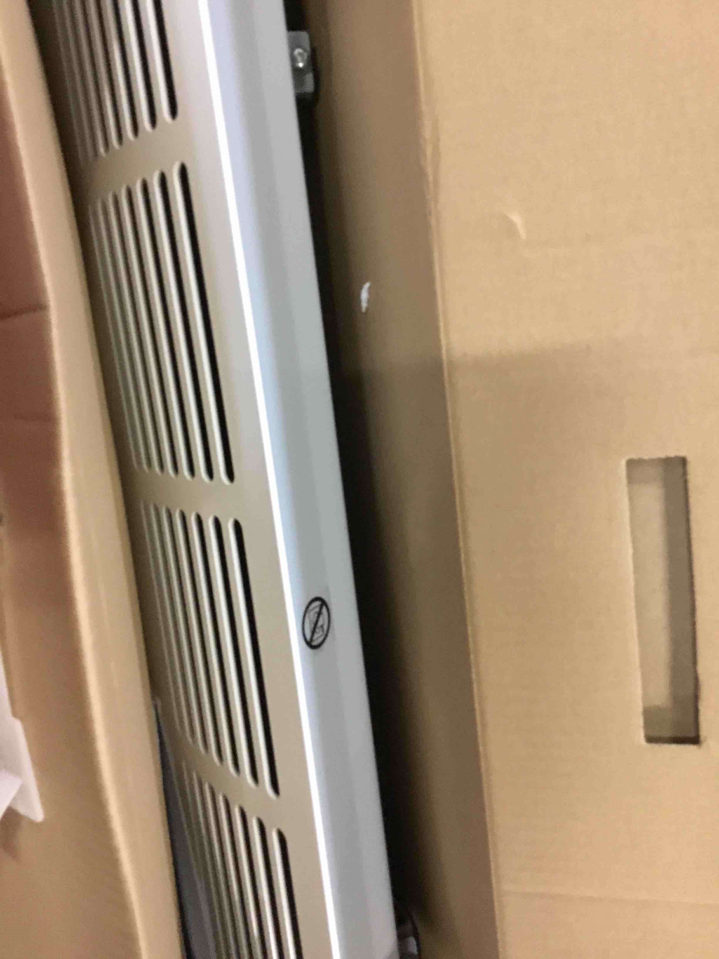 https://s3.amazonaws.com/lotting-images-prod/bidfta/RED5229791_1694175833966.jpeg