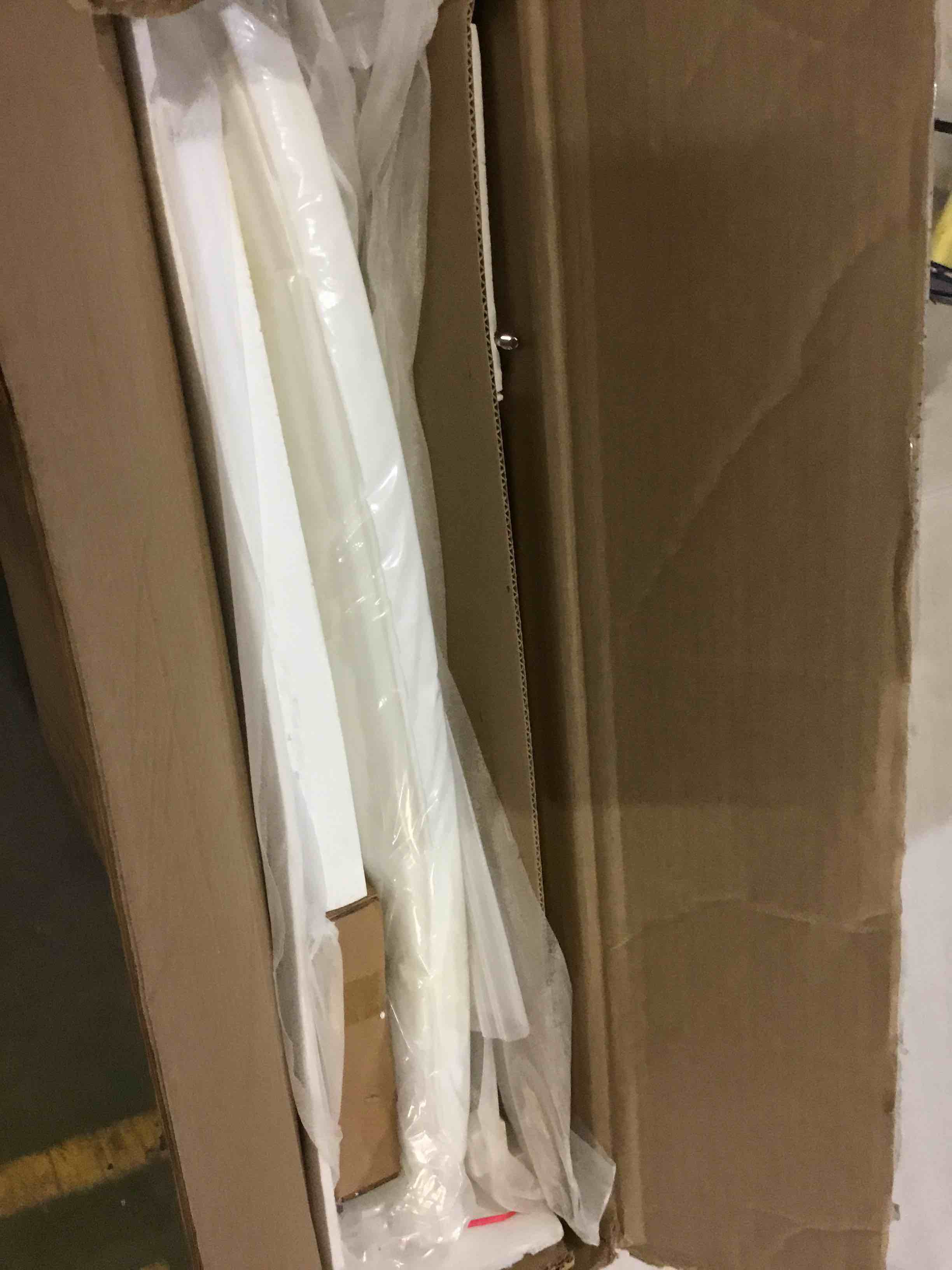 https://s3.amazonaws.com/lotting-images-prod/bidfta/RED5229832_1694185441235.jpeg