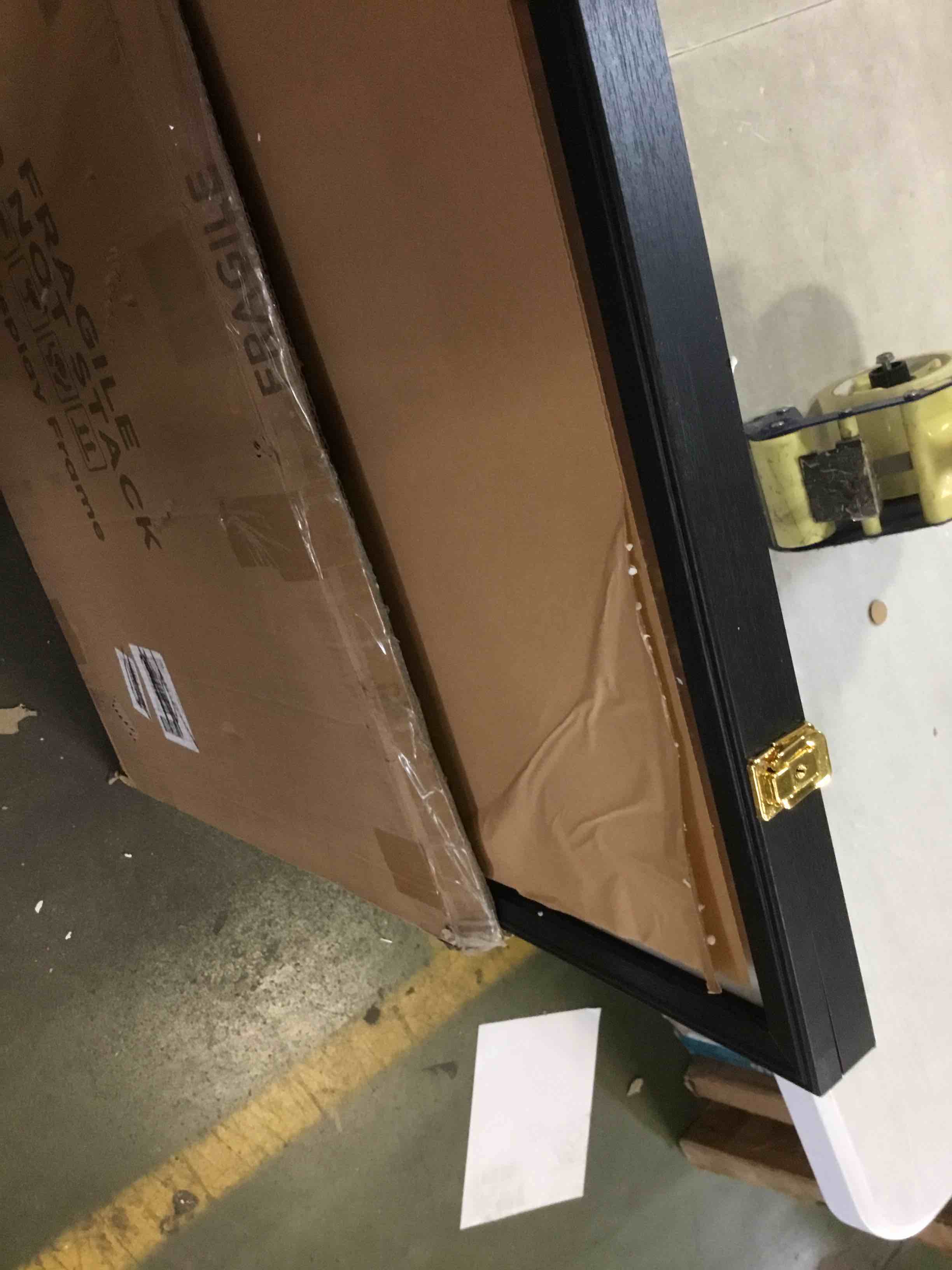 https://s3.amazonaws.com/lotting-images-prod/bidfta/RED5229896_1694200808082.jpeg