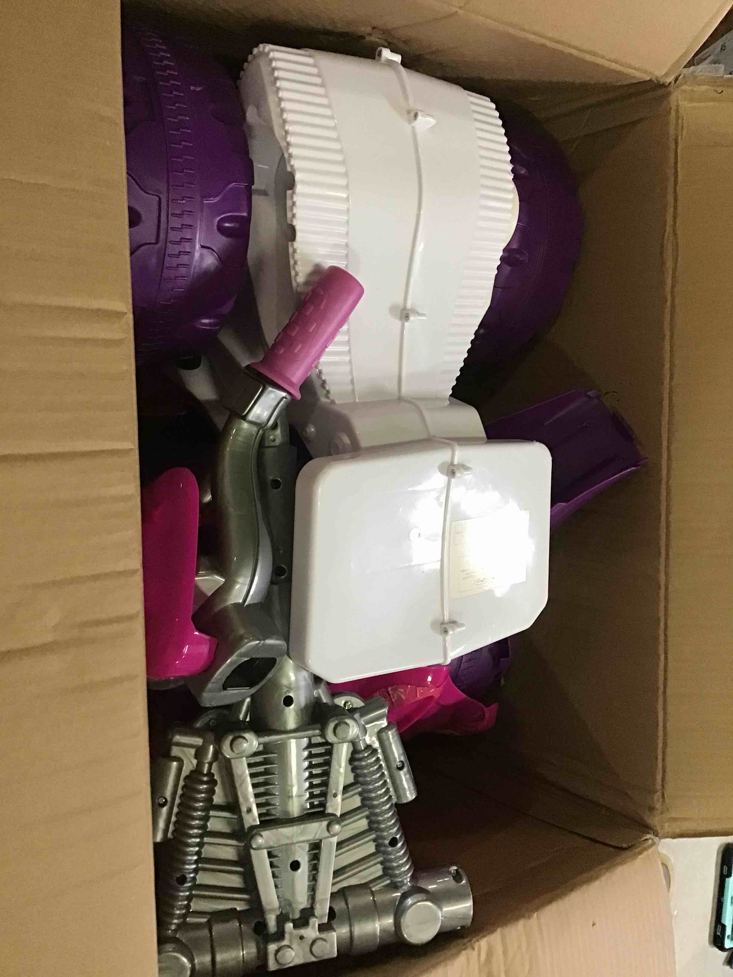 https://s3.amazonaws.com/lotting-images-prod/bidfta/RED5230099_1694442619979.jpeg
