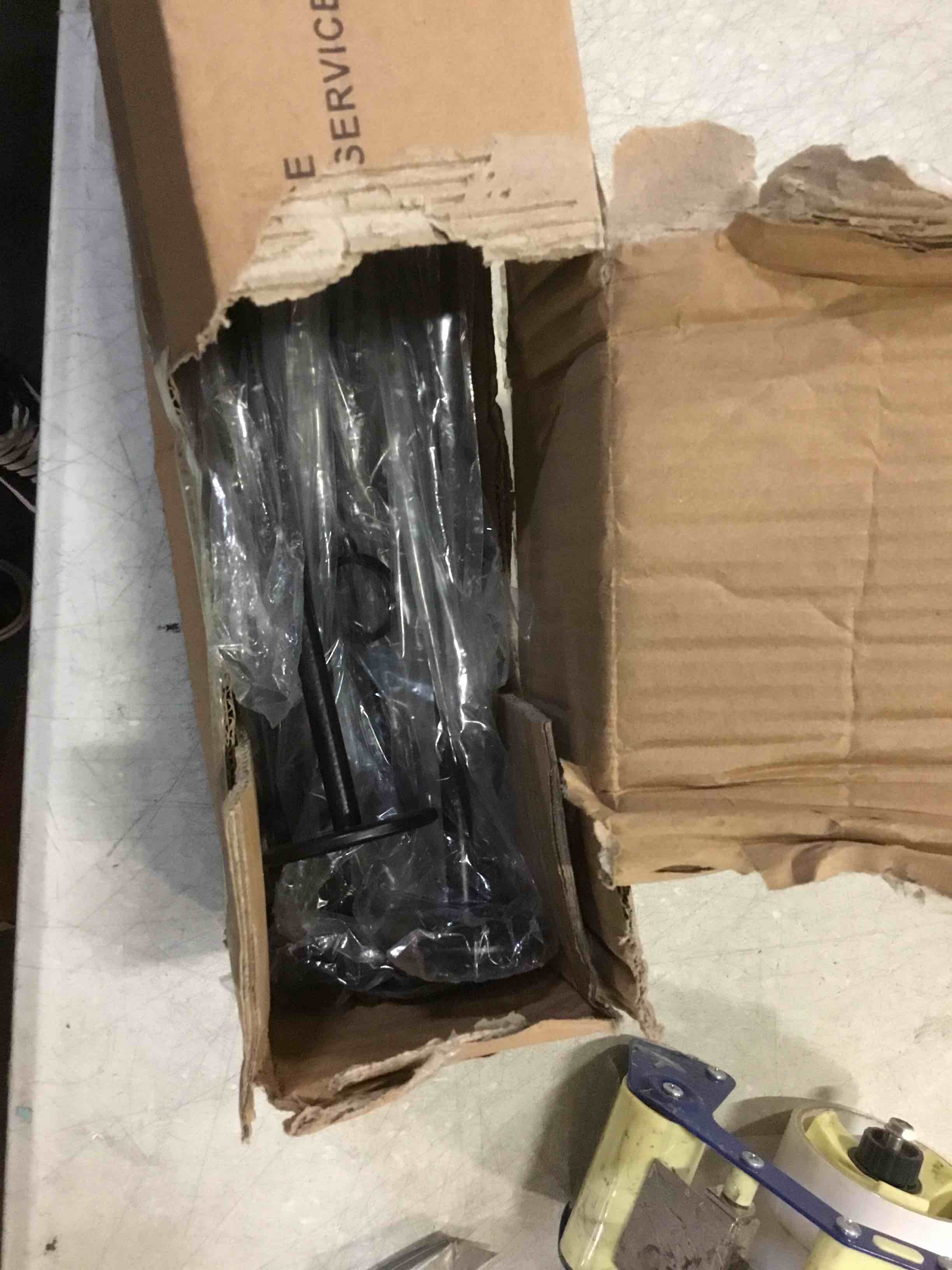 https://s3.amazonaws.com/lotting-images-prod/bidfta/RED5230227_1694519476082.jpeg