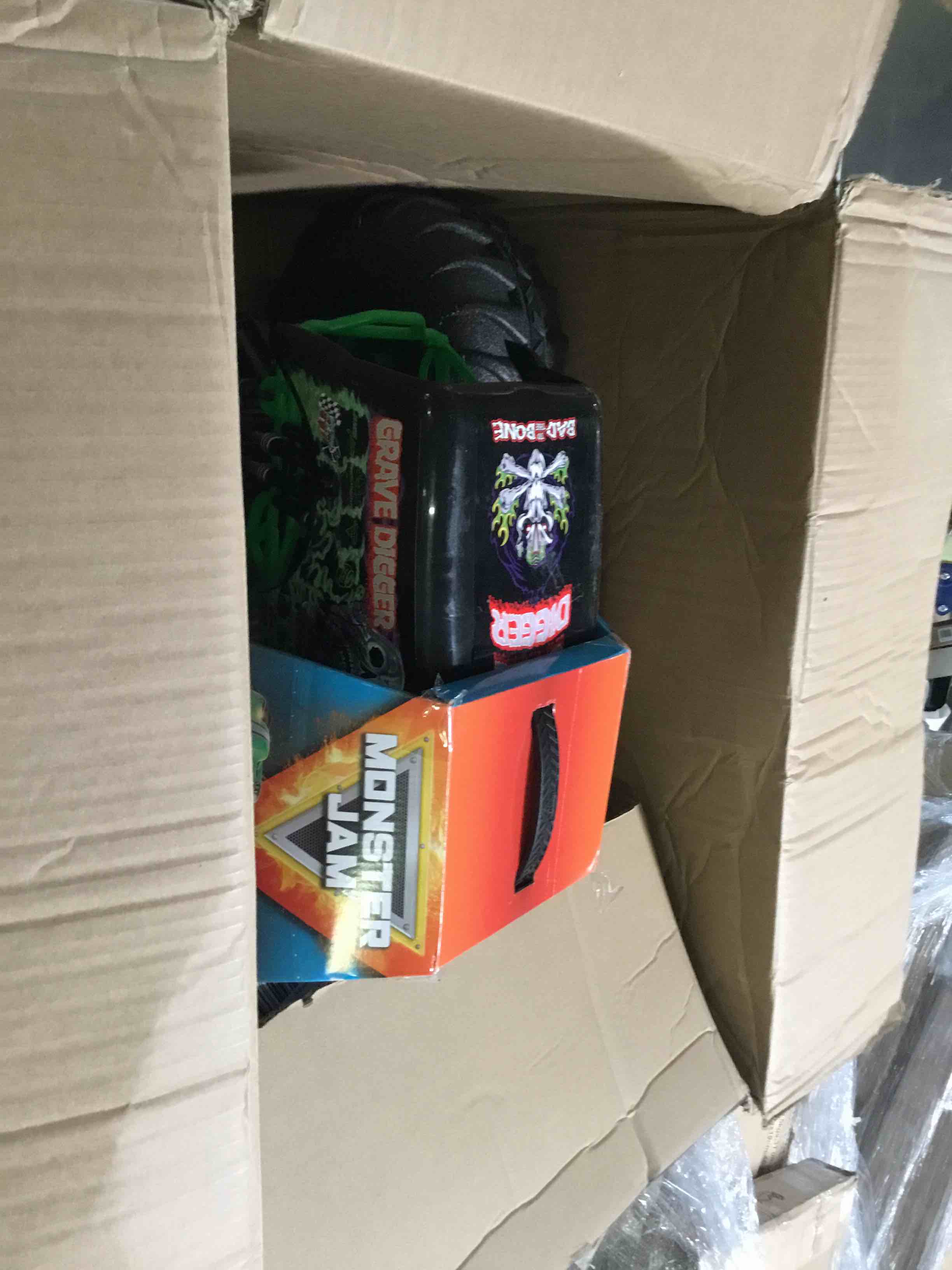https://s3.amazonaws.com/lotting-images-prod/bidfta/RED5230512_1694627849020.jpeg