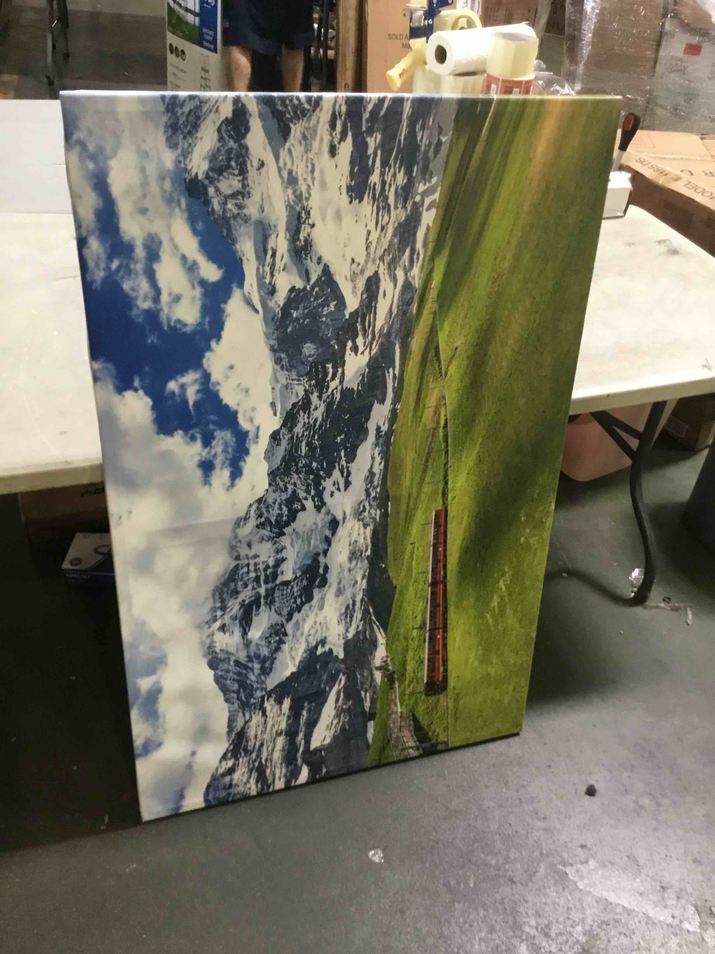 https://s3.amazonaws.com/lotting-images-prod/bidfta/RED5230544_1694635443417.jpeg