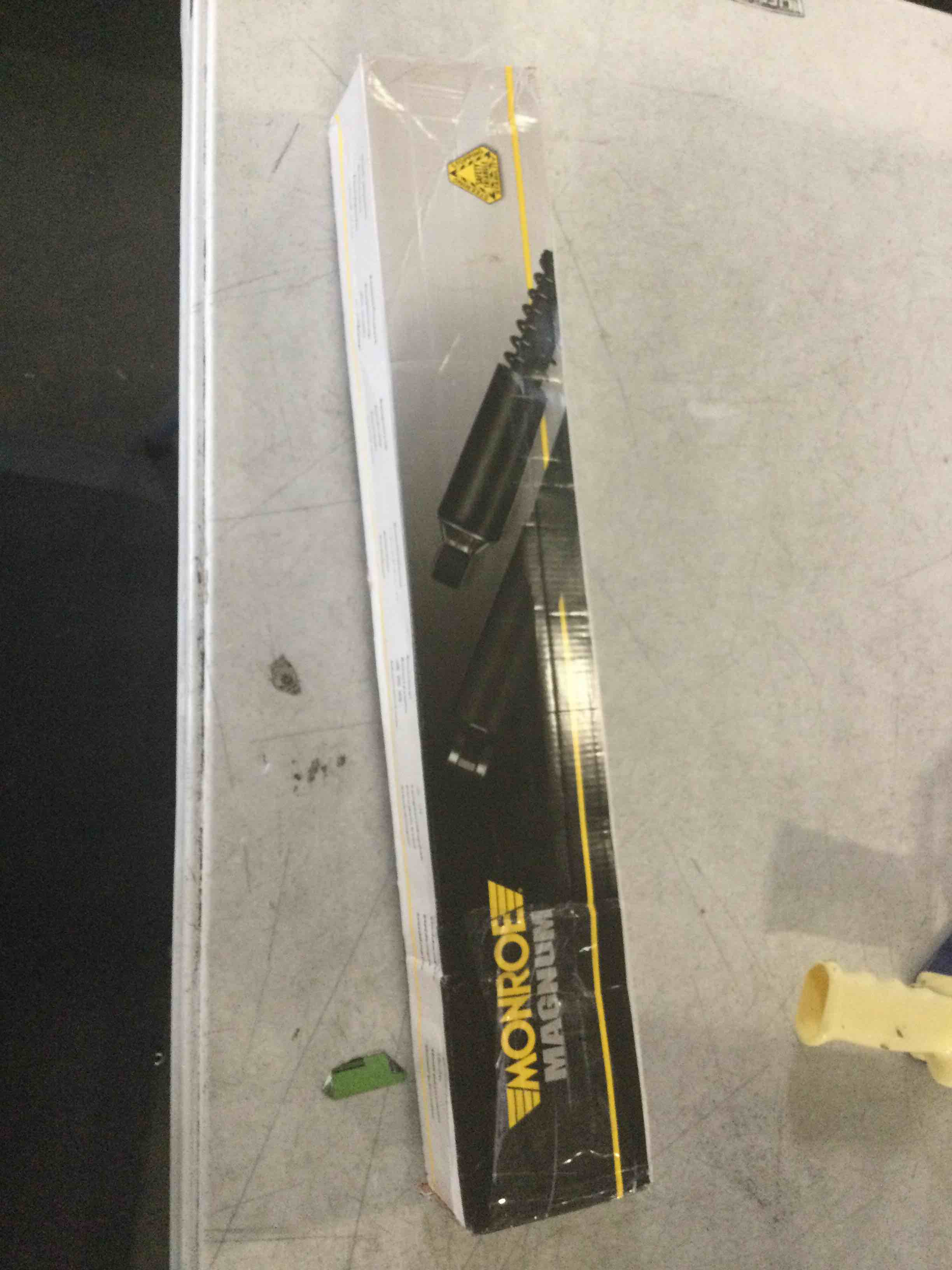 https://s3.amazonaws.com/lotting-images-prod/bidfta/RED5231448_1694609441328.jpeg