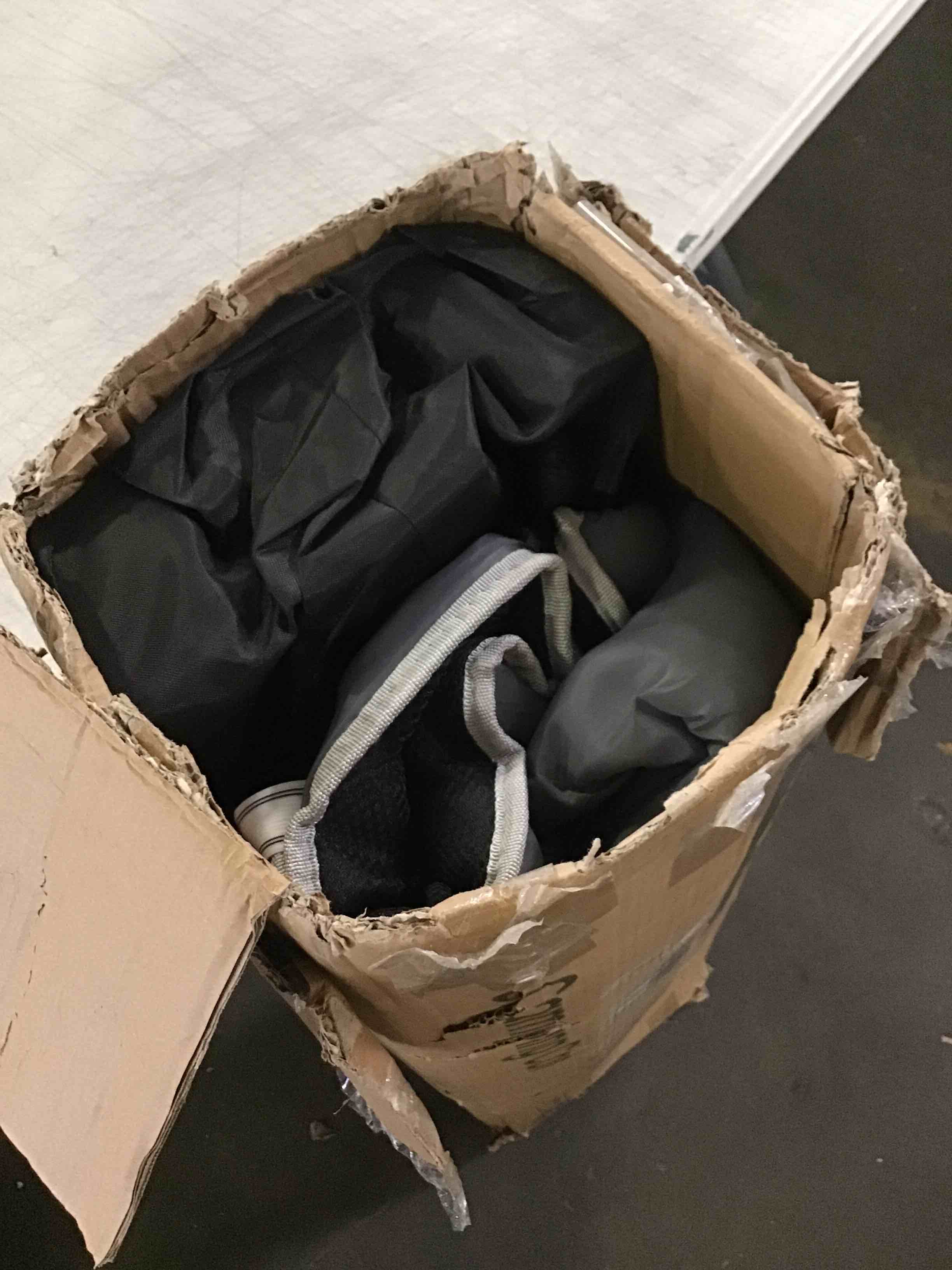 https://s3.amazonaws.com/lotting-images-prod/bidfta/RED5232031_1695048874689.jpeg