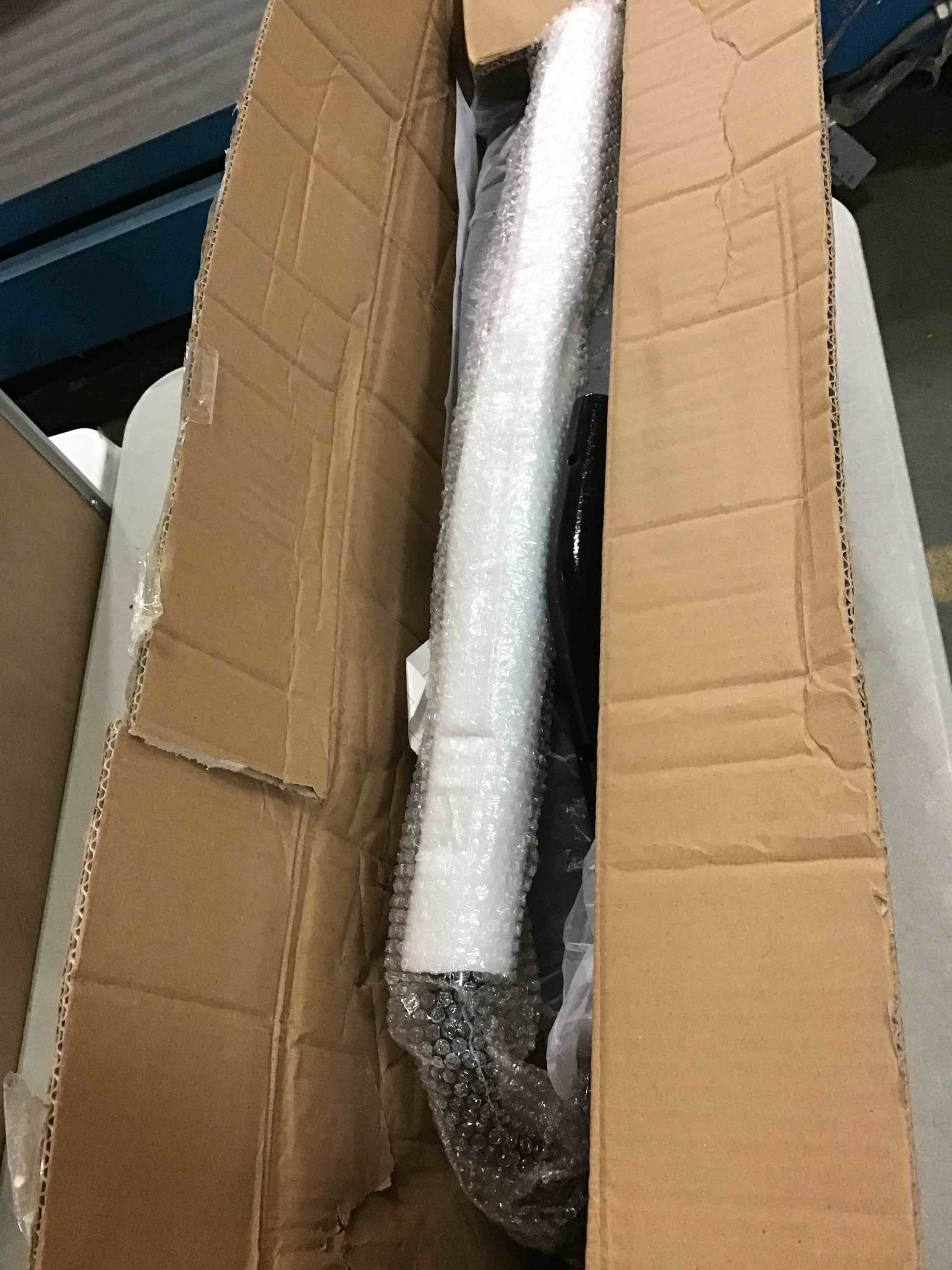 https://s3.amazonaws.com/lotting-images-prod/bidfta/RED5232293_1695225497301.jpeg