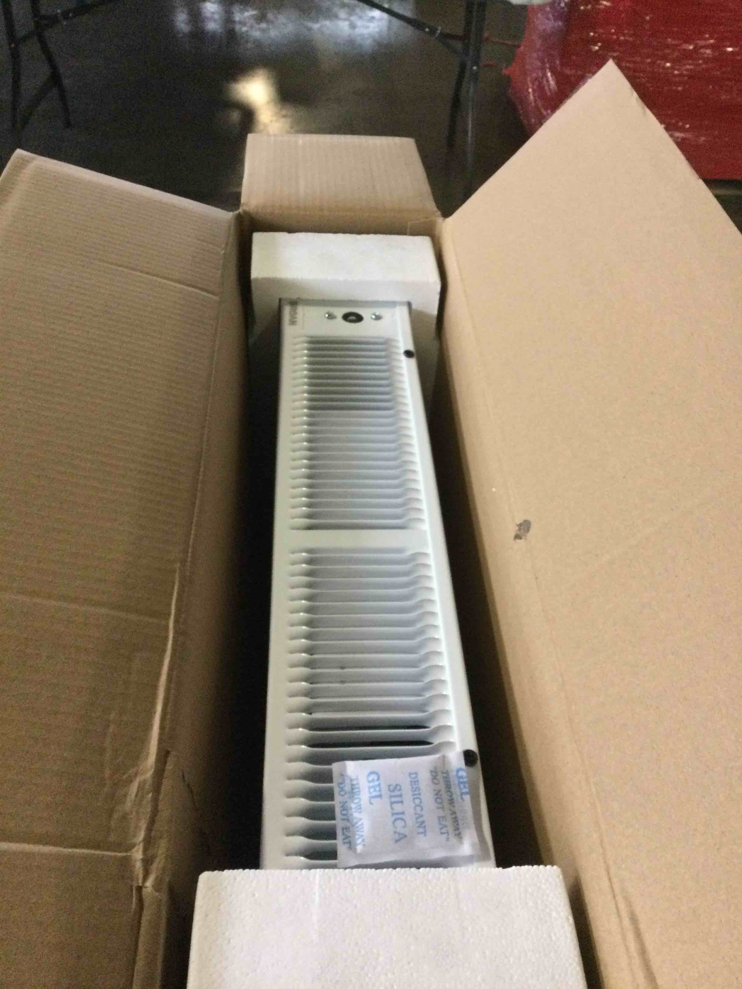 https://s3.amazonaws.com/lotting-images-prod/bidfta/RED5233949_1693484130823.jpeg