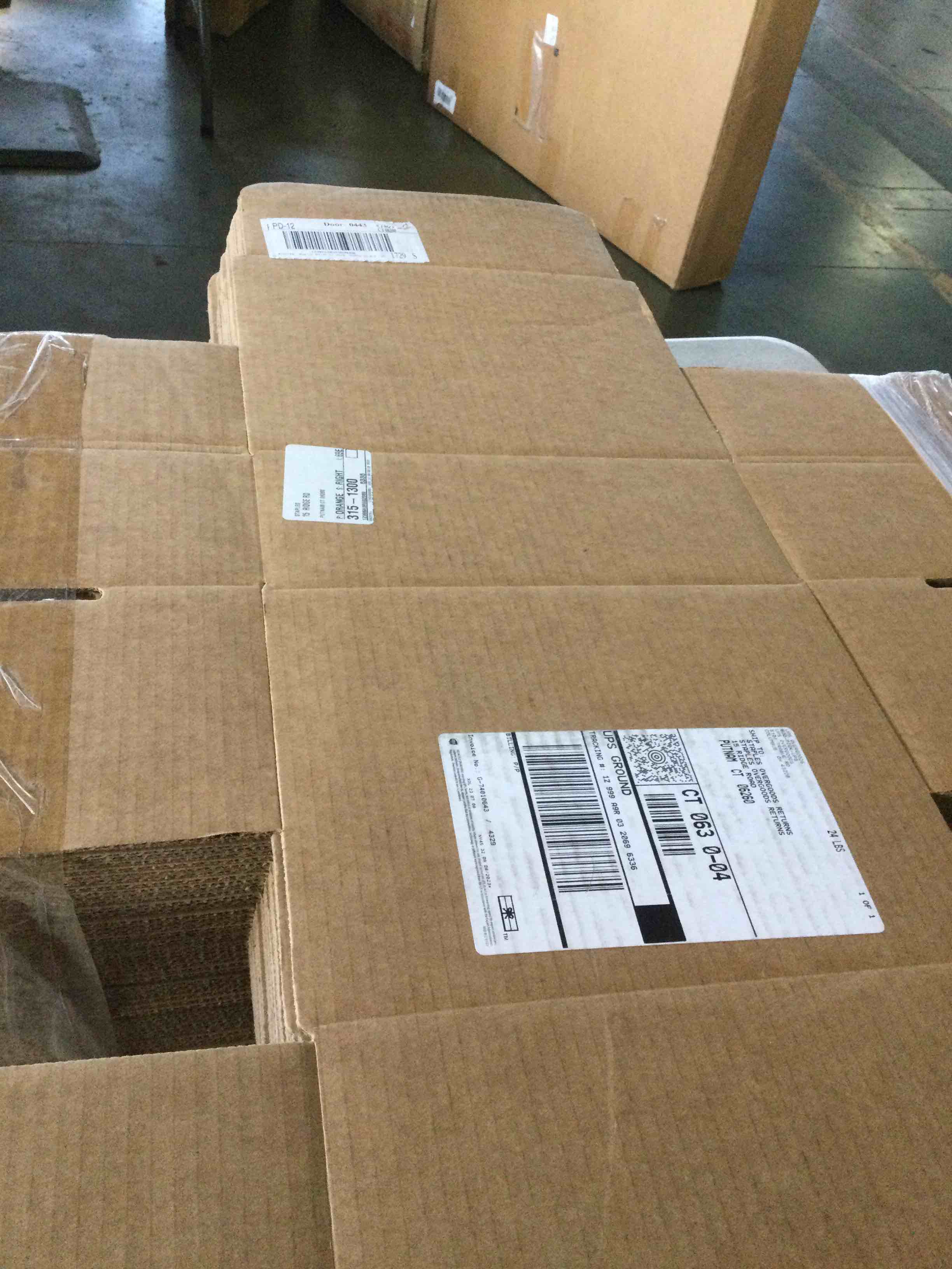 https://s3.amazonaws.com/lotting-images-prod/bidfta/RED5234701_1694462802334.jpeg