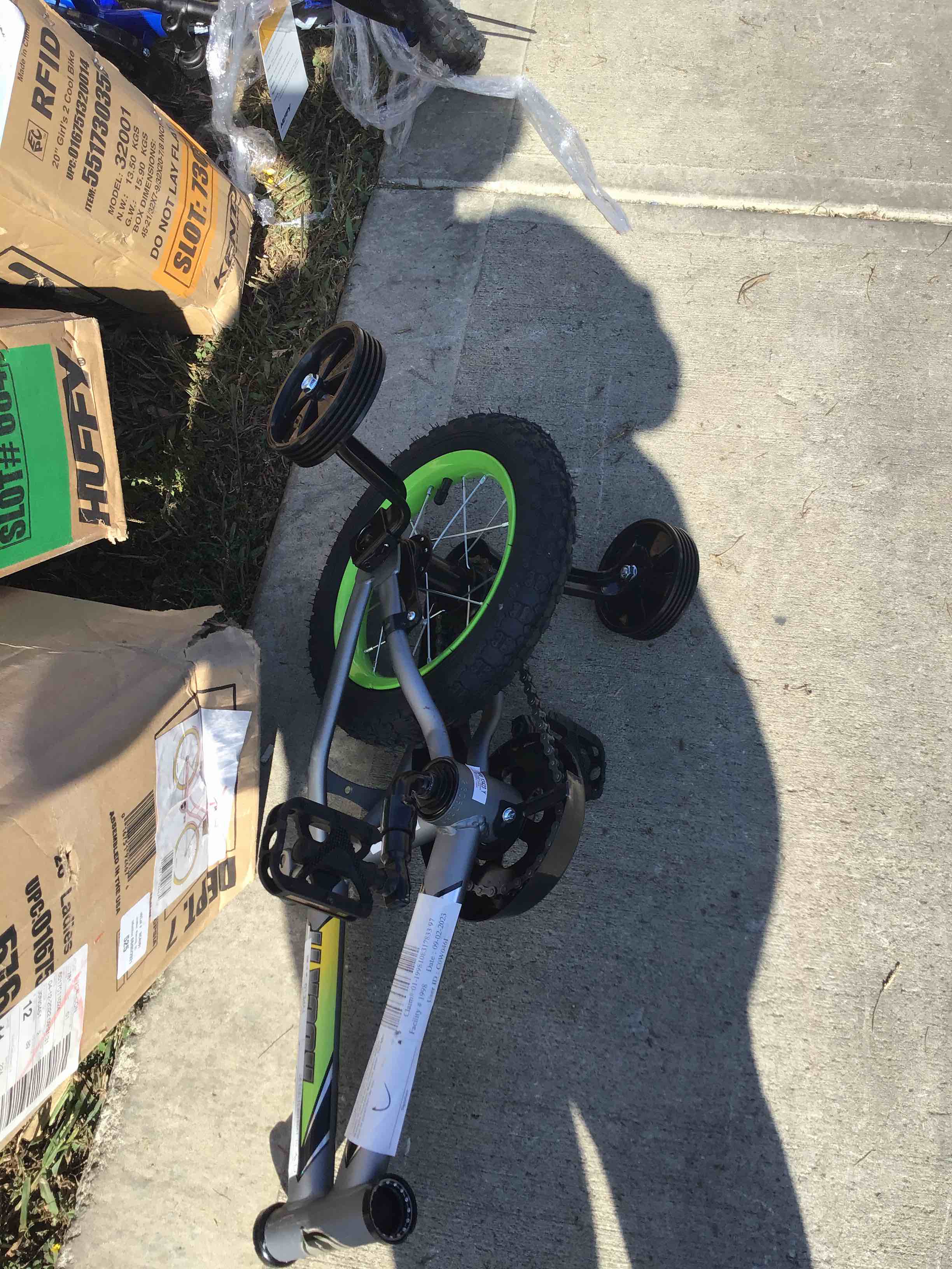 https://s3.amazonaws.com/lotting-images-prod/bidfta/RED5239144_1695740886220.jpeg