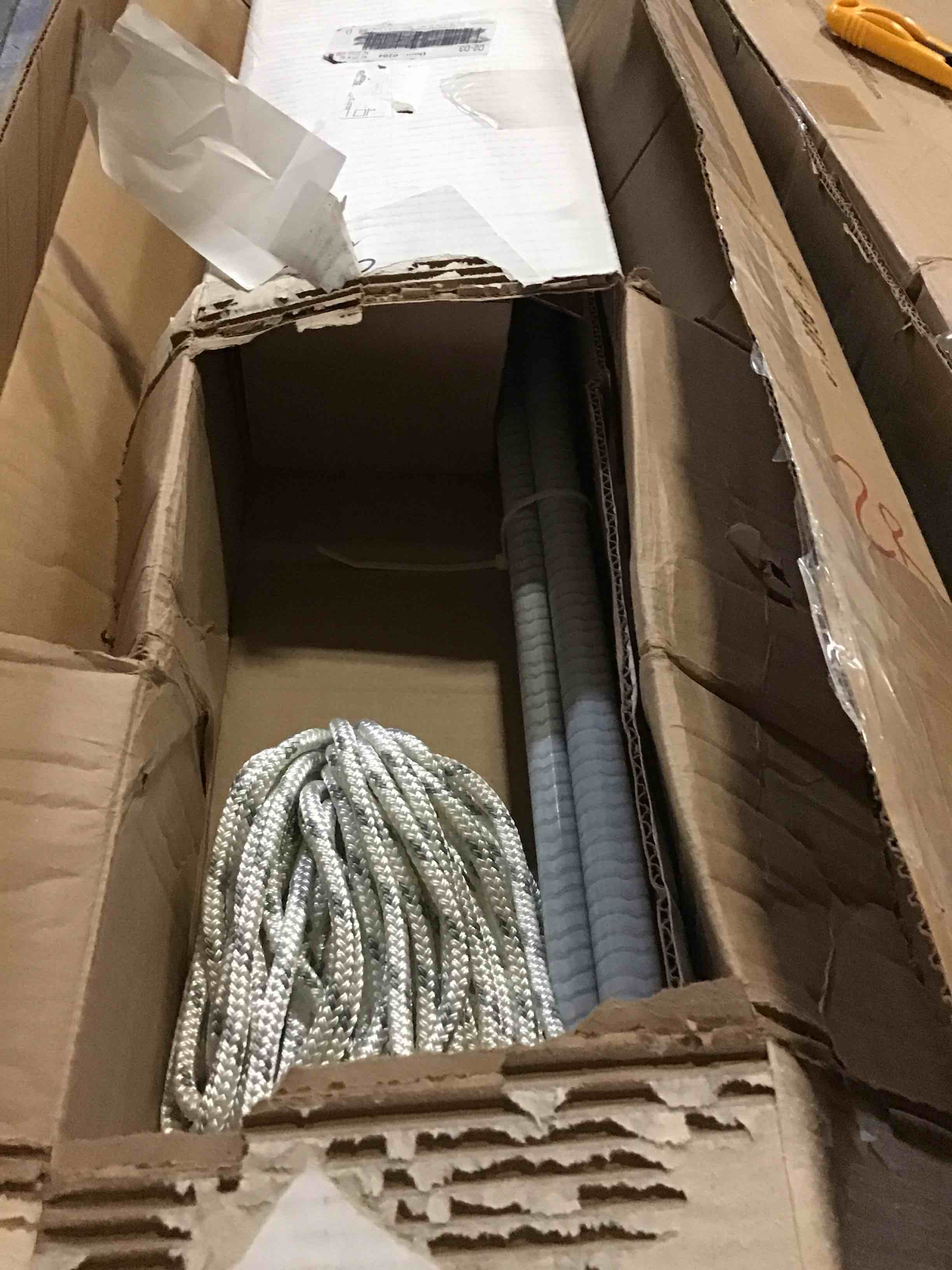 https://s3.amazonaws.com/lotting-images-prod/bidfta/RED5241679_1690891911666.jpeg