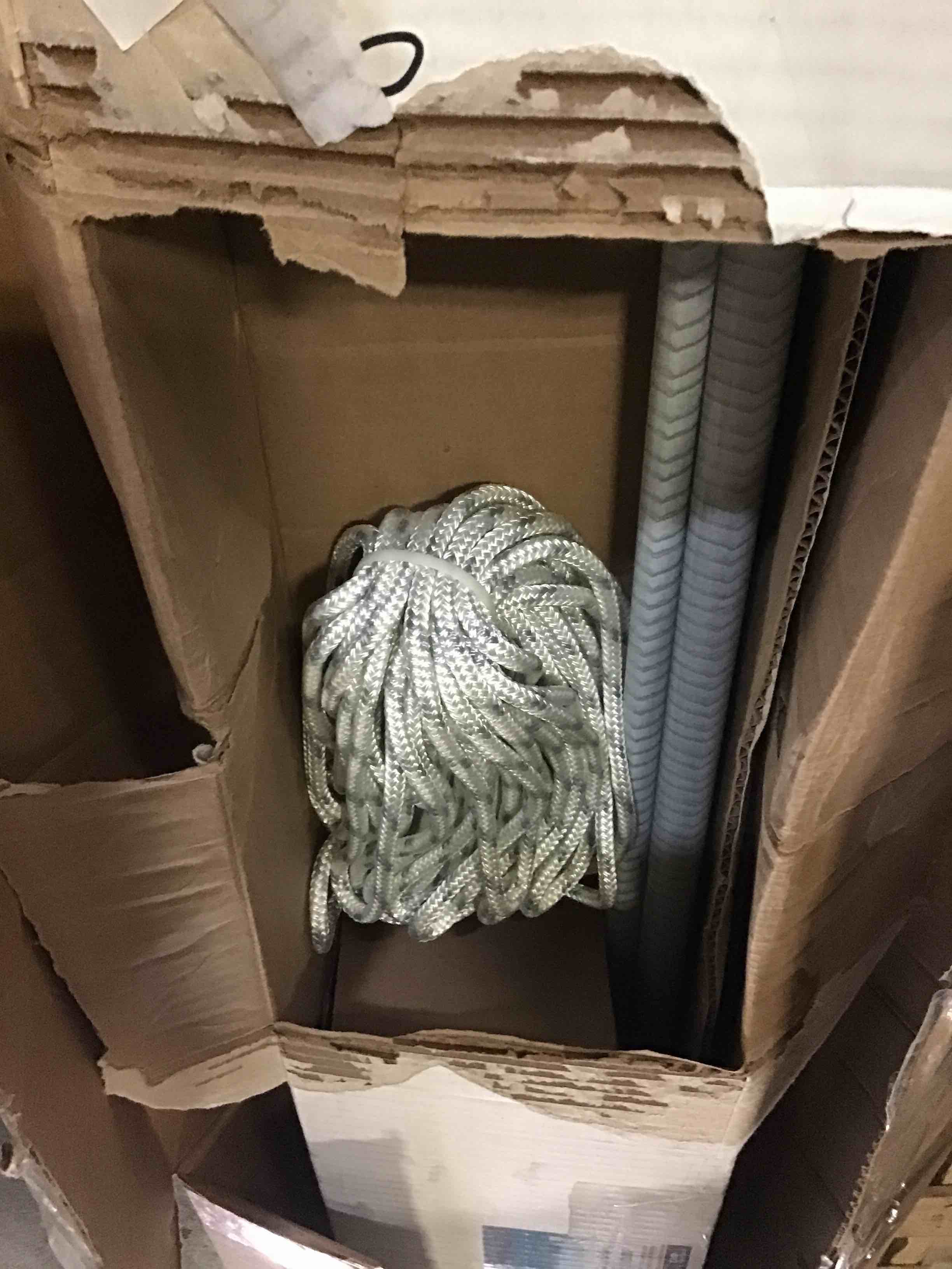 https://s3.amazonaws.com/lotting-images-prod/bidfta/RED5241679_1690891919002.jpeg