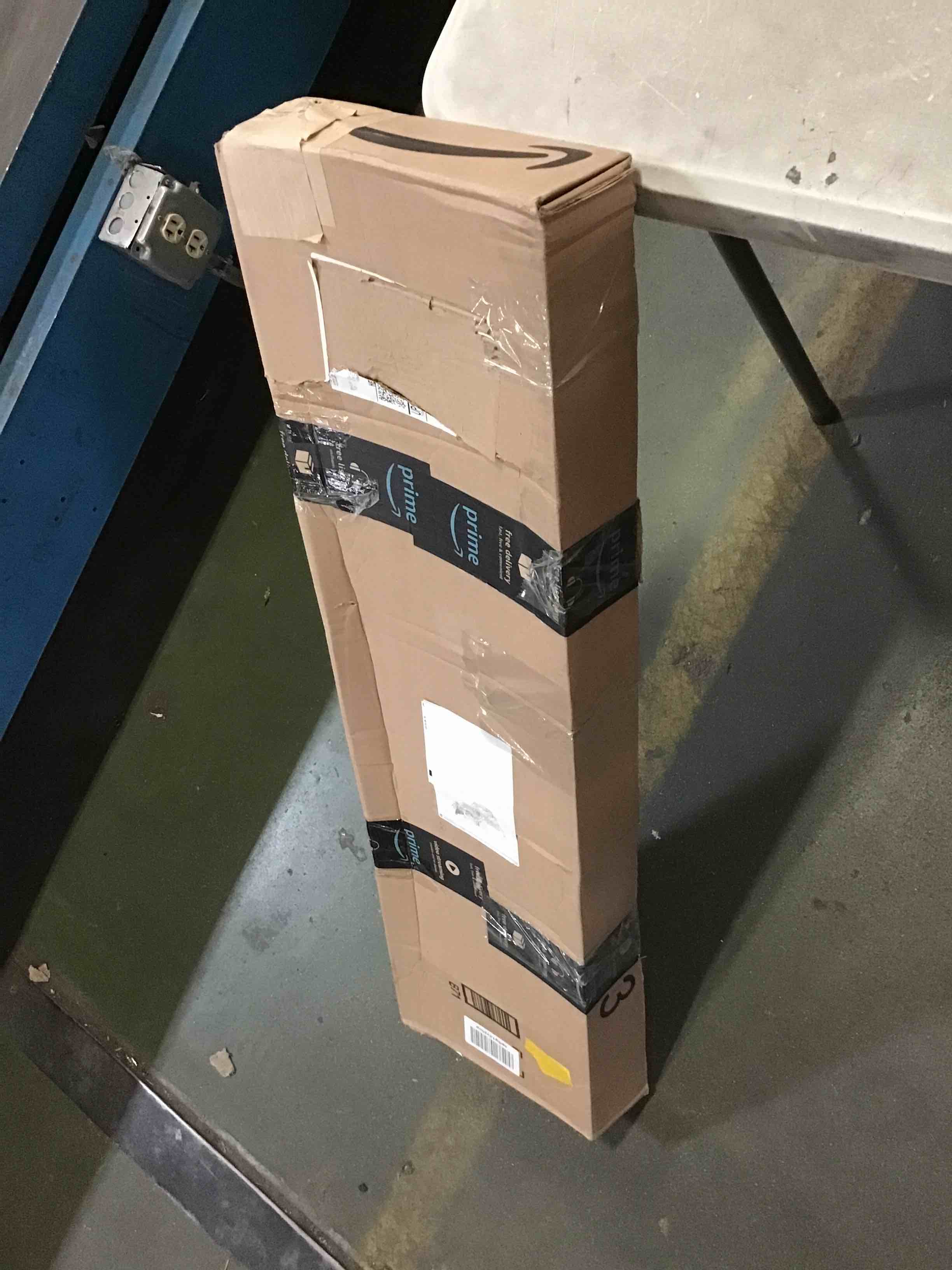 https://s3.amazonaws.com/lotting-images-prod/bidfta/RED5241733_1690902807064.jpeg