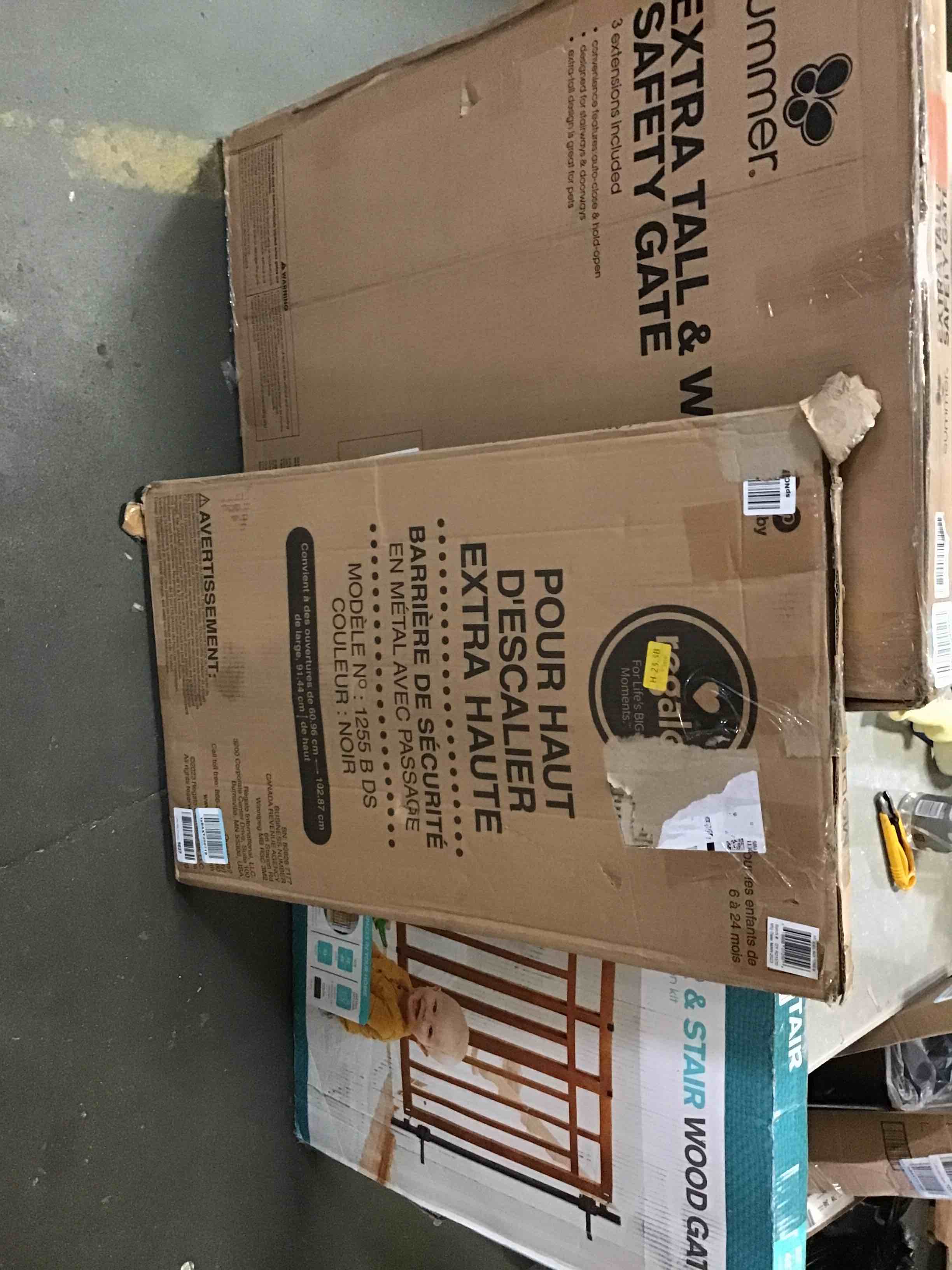 https://s3.amazonaws.com/lotting-images-prod/bidfta/RED5241813_1690918177979.jpeg