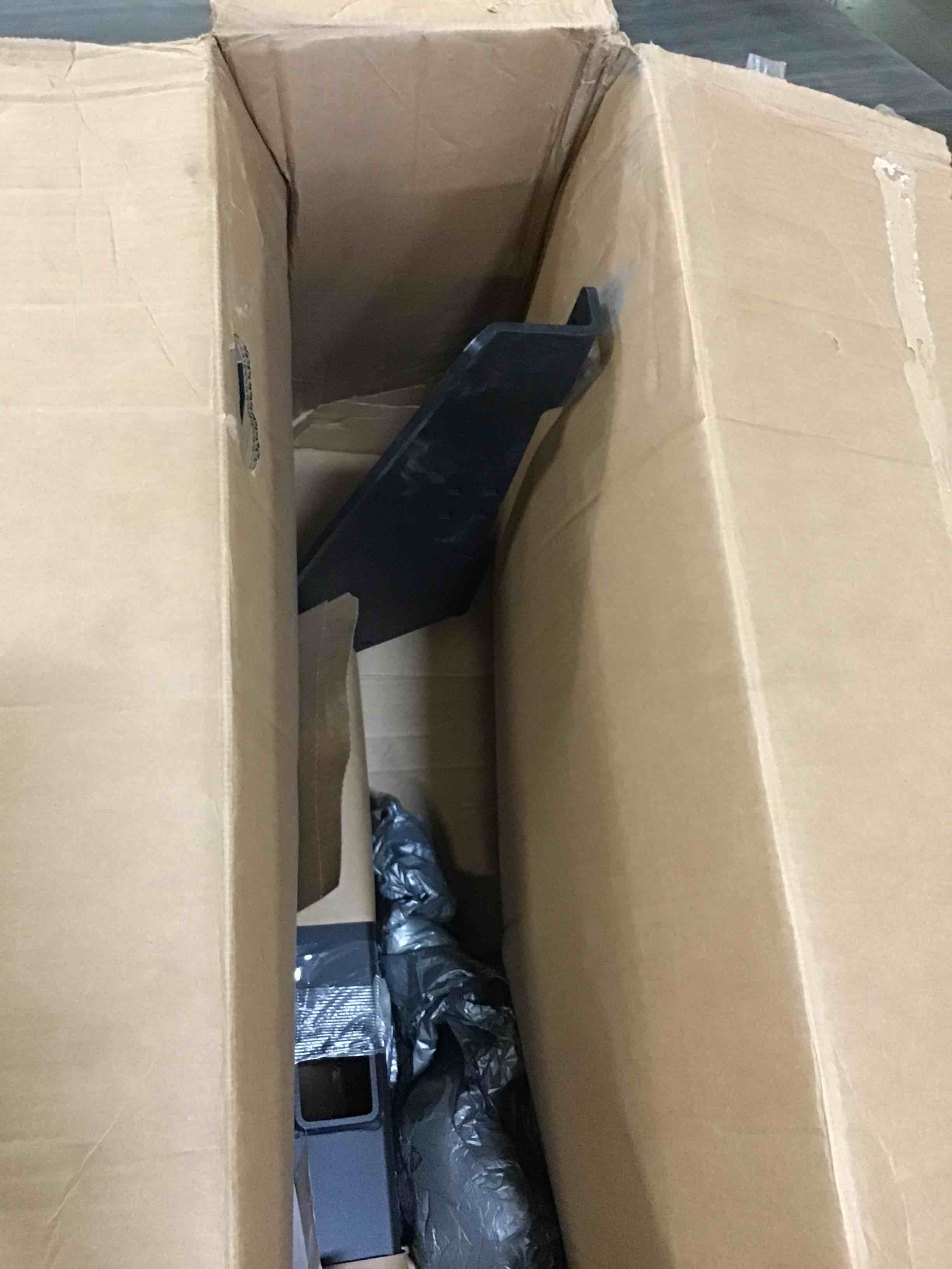 https://s3.amazonaws.com/lotting-images-prod/bidfta/RED5241932_1691000855591.jpeg