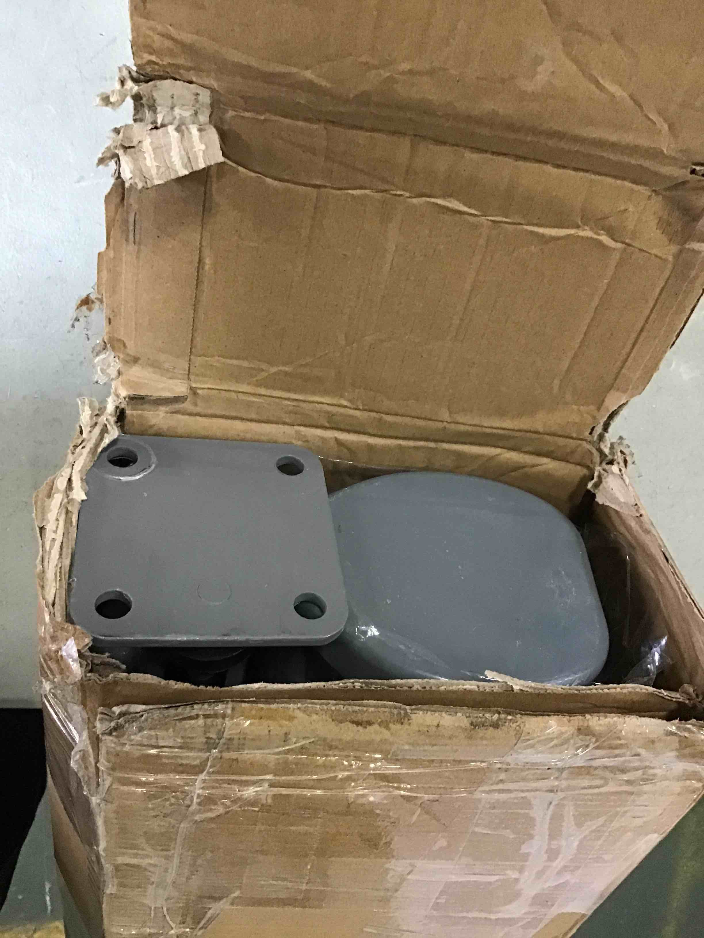 https://s3.amazonaws.com/lotting-images-prod/bidfta/RED5241954_1691004954018.jpeg
