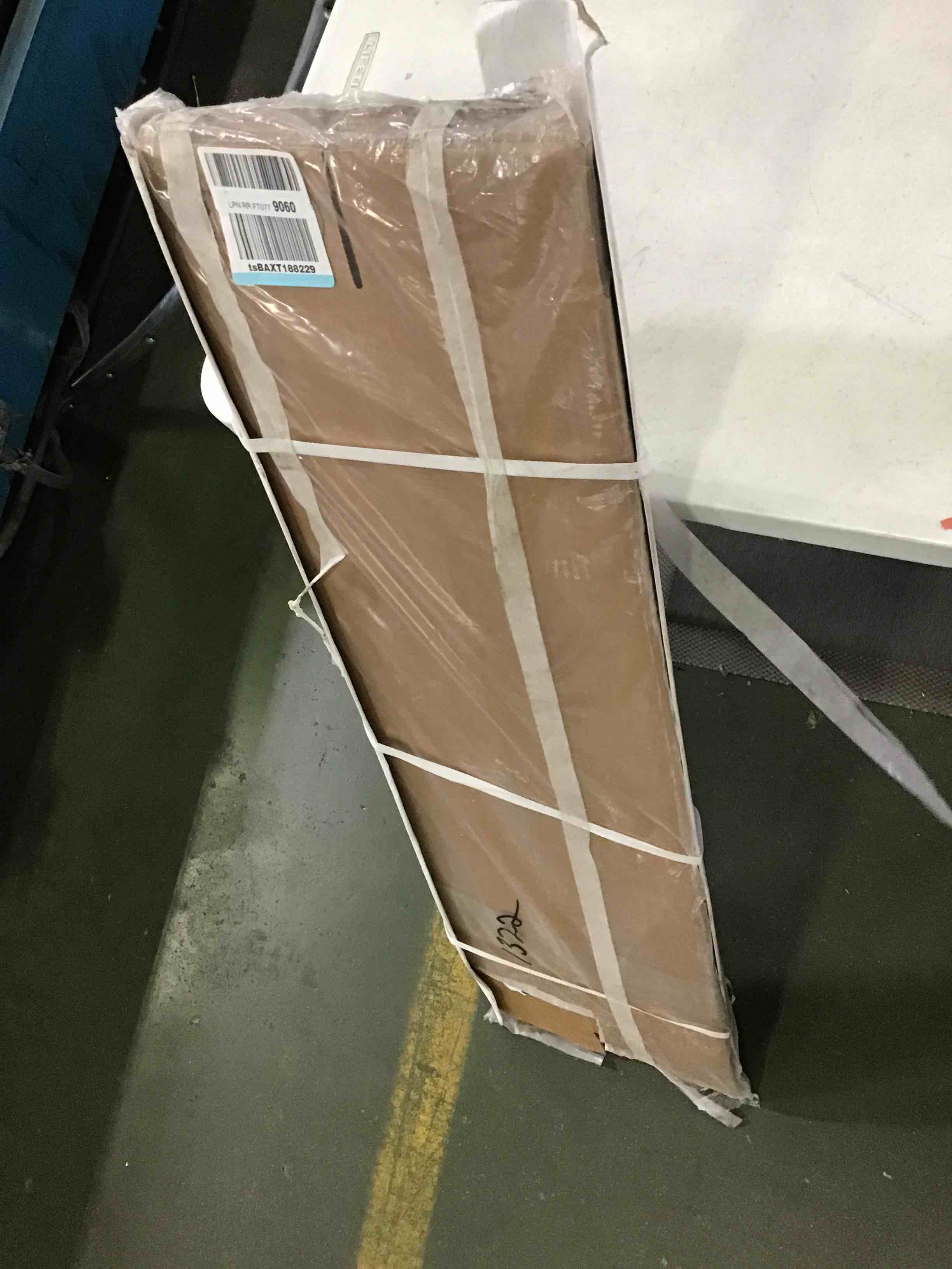 https://s3.amazonaws.com/lotting-images-prod/bidfta/RED5242161_1691172405970.jpeg