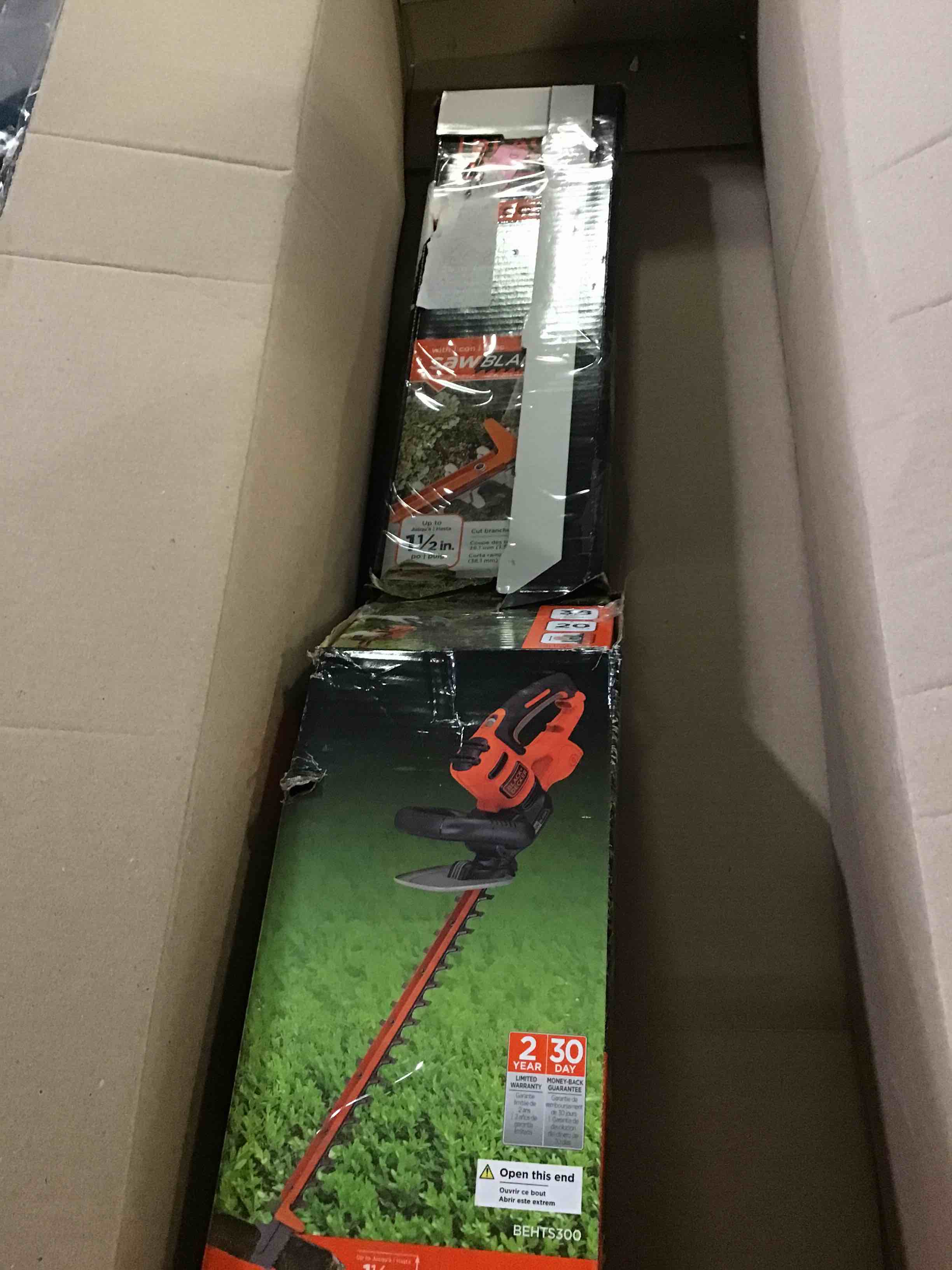 https://s3.amazonaws.com/lotting-images-prod/bidfta/RED5242934_1692284243469.jpeg