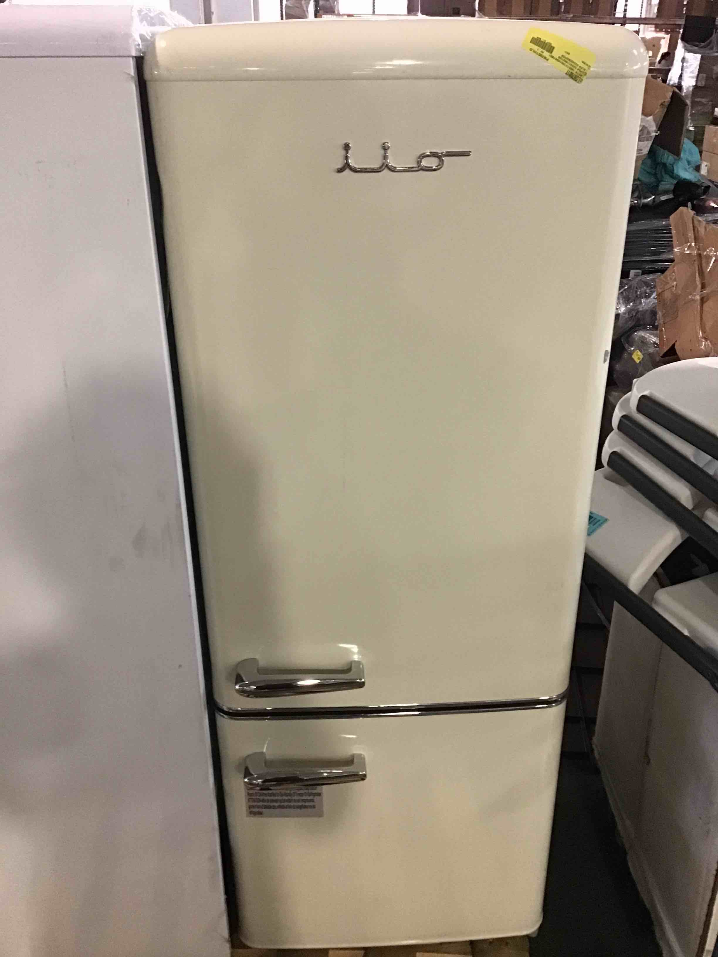 https://s3.amazonaws.com/lotting-images-prod/bidfta/RED5247260_1691152025889.jpeg