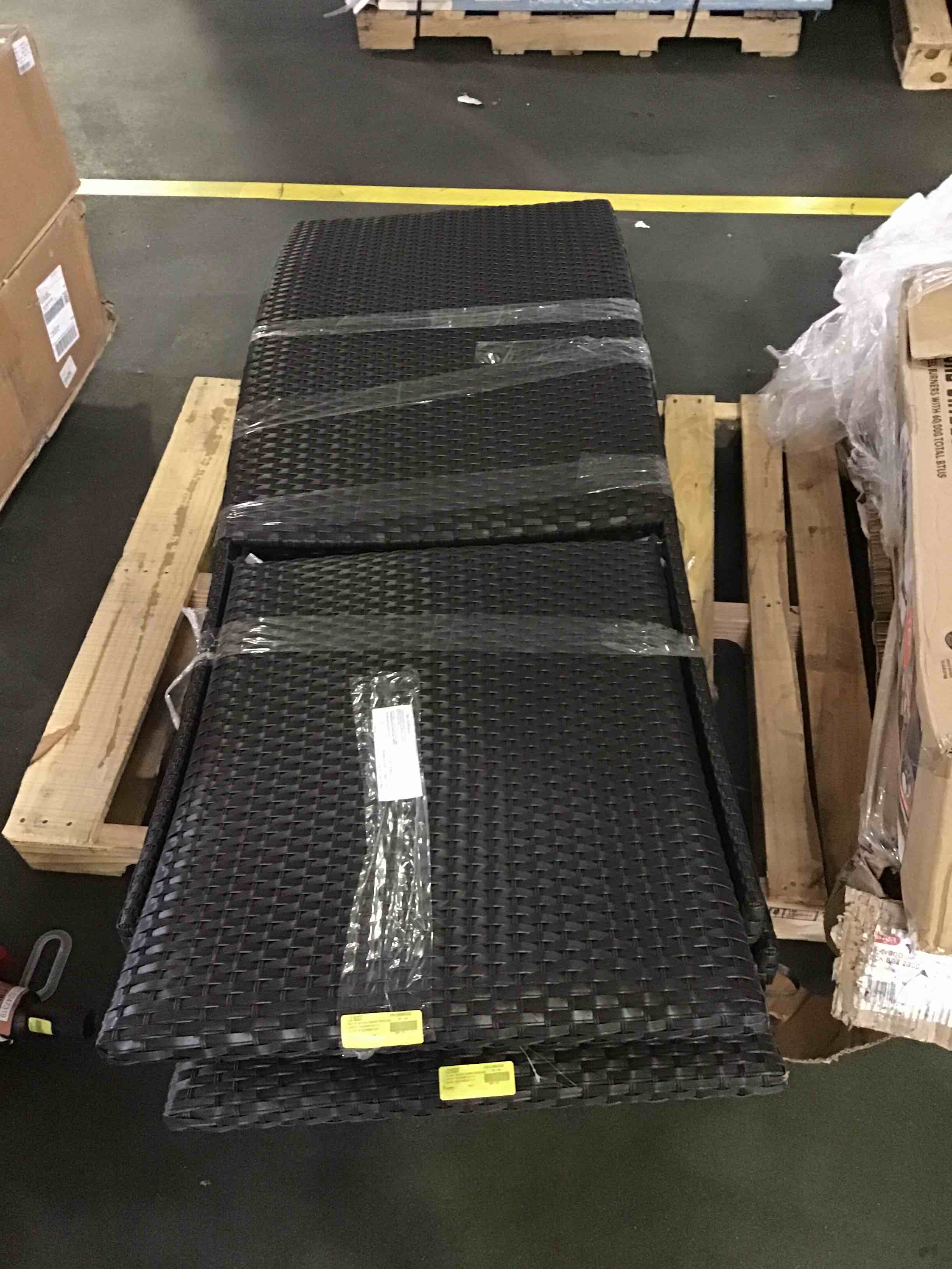 https://s3.amazonaws.com/lotting-images-prod/bidfta/RED5247327_1691173946845.jpeg