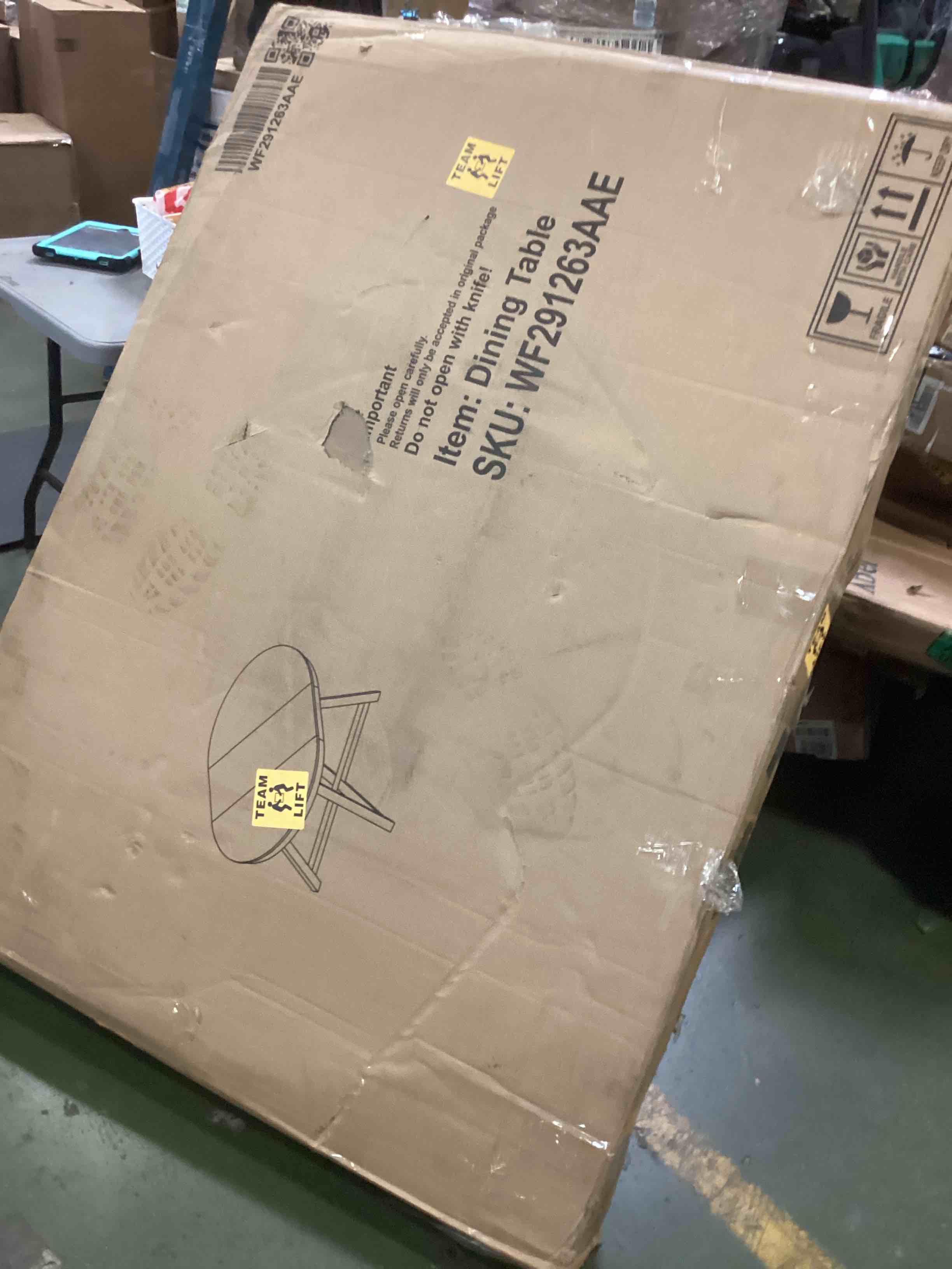 https://s3.amazonaws.com/lotting-images-prod/bidfta/RED5249255_1691414475308.jpeg