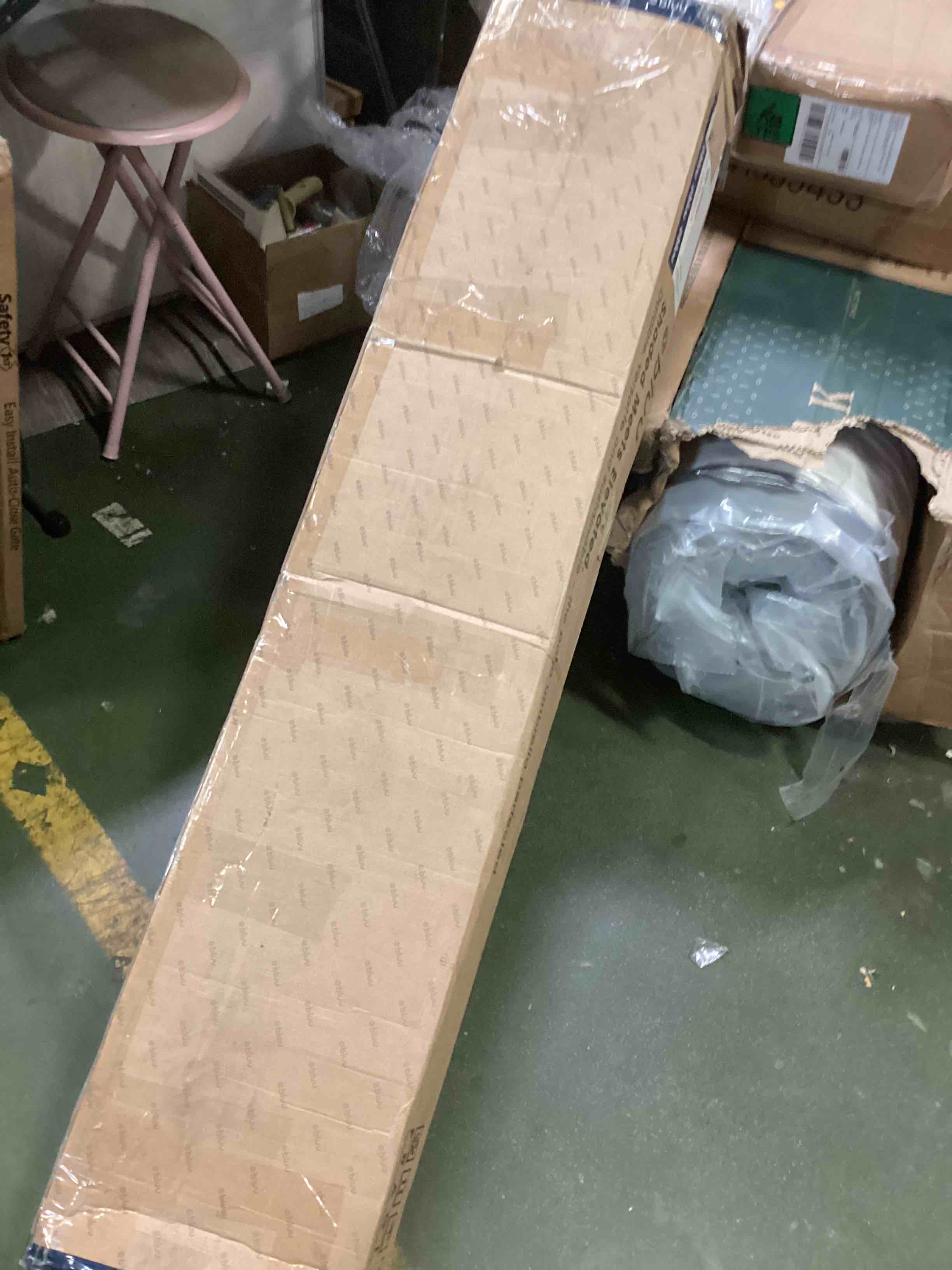 https://s3.amazonaws.com/lotting-images-prod/bidfta/RED5249258_1691414680797.jpeg