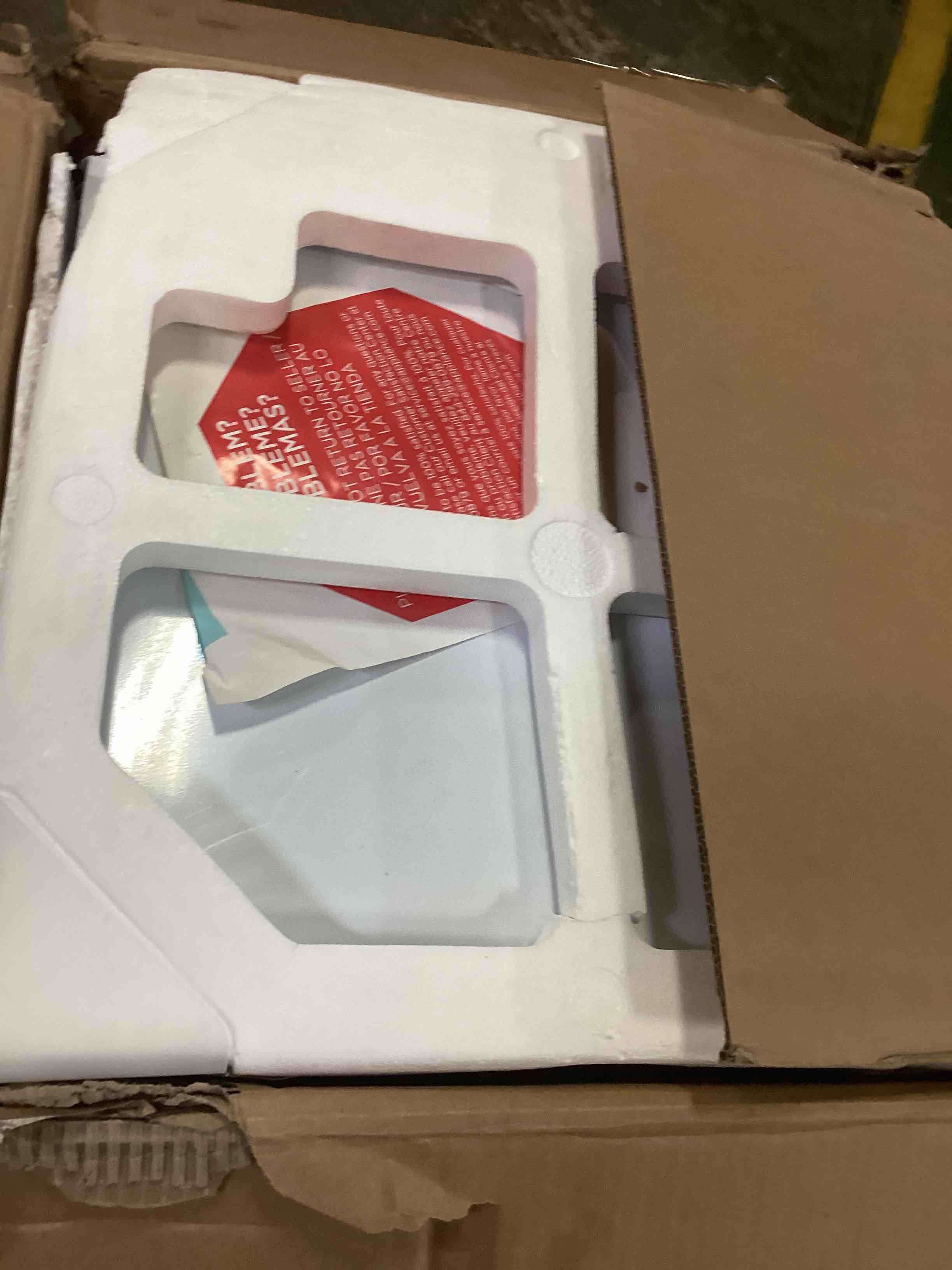 https://s3.amazonaws.com/lotting-images-prod/bidfta/RED5249411_1691432752600.jpeg