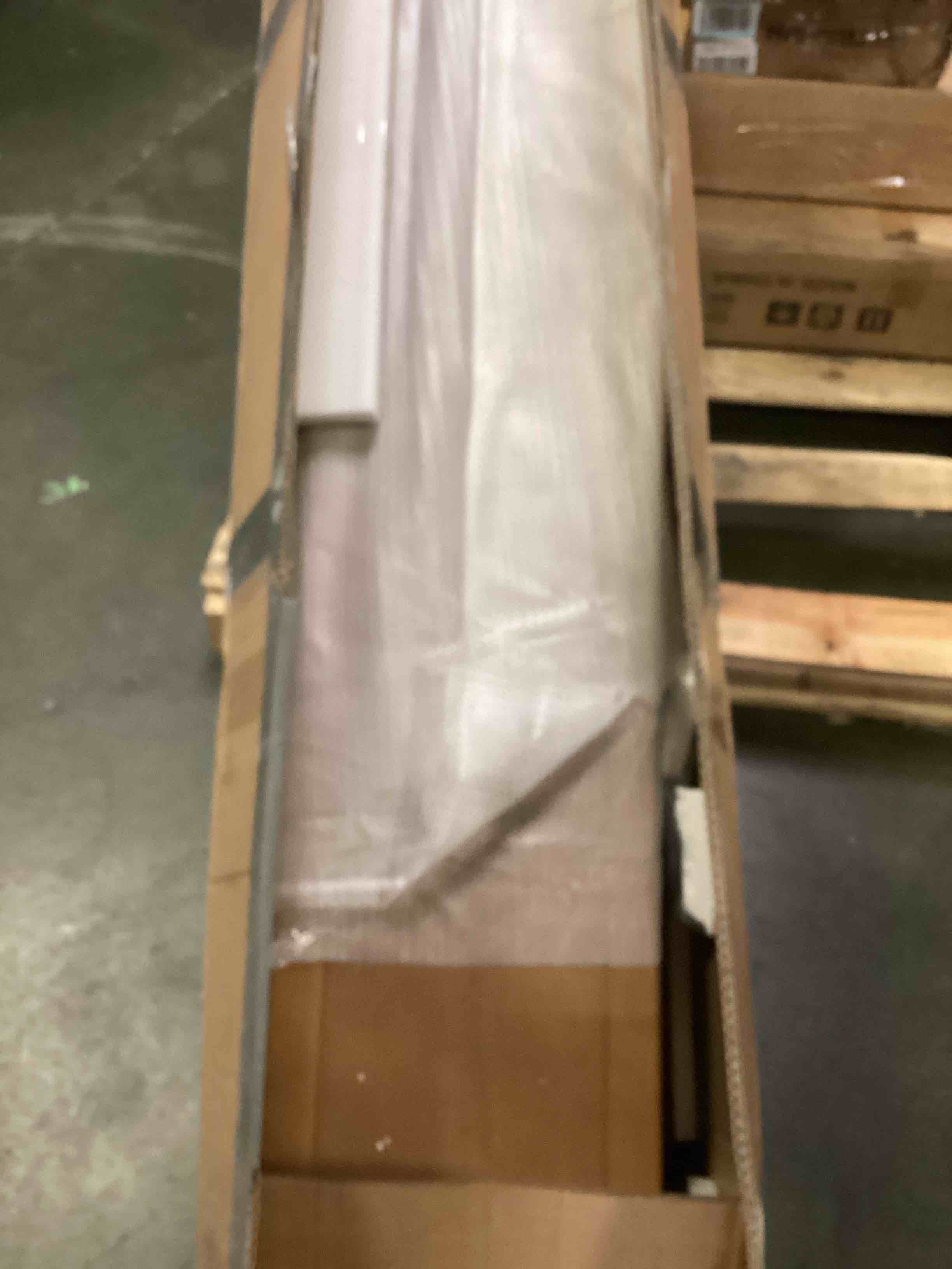 https://s3.amazonaws.com/lotting-images-prod/bidfta/RED5249490_1691496685681.jpeg