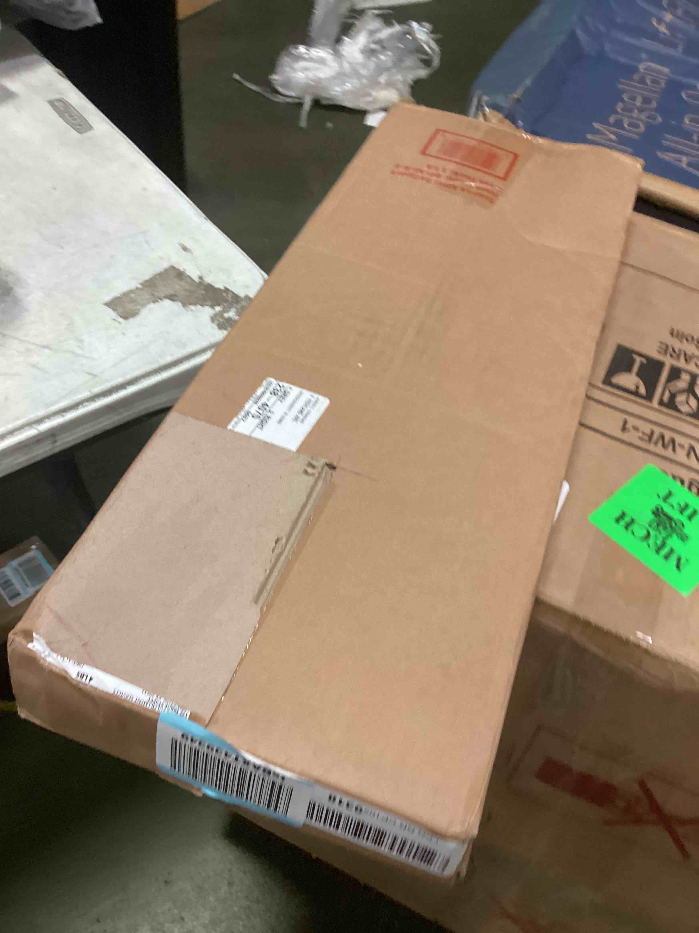 https://s3.amazonaws.com/lotting-images-prod/bidfta/RED5249608_1691583292931.jpeg
