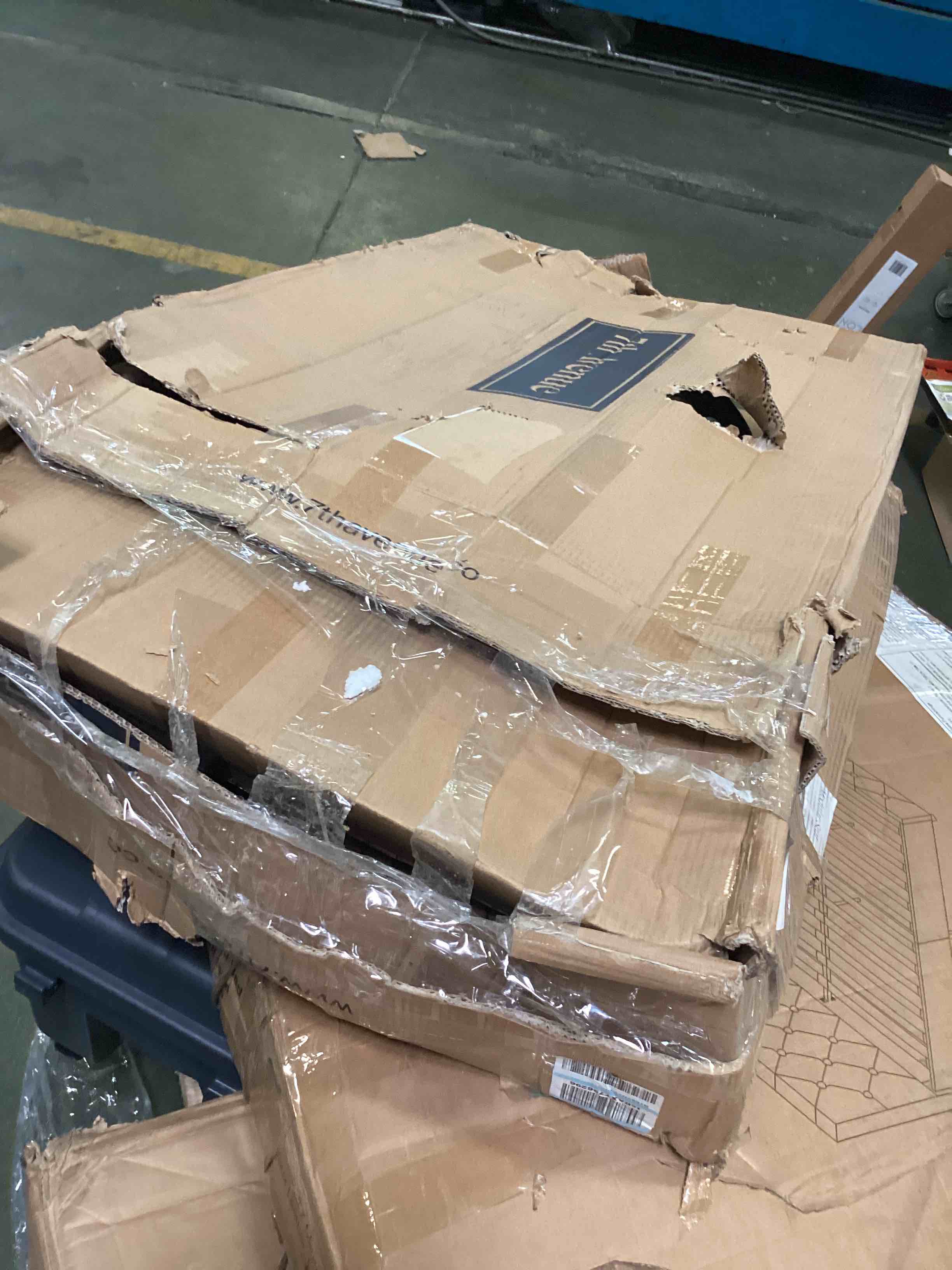 https://s3.amazonaws.com/lotting-images-prod/bidfta/RED5249665_1691591179243.jpeg