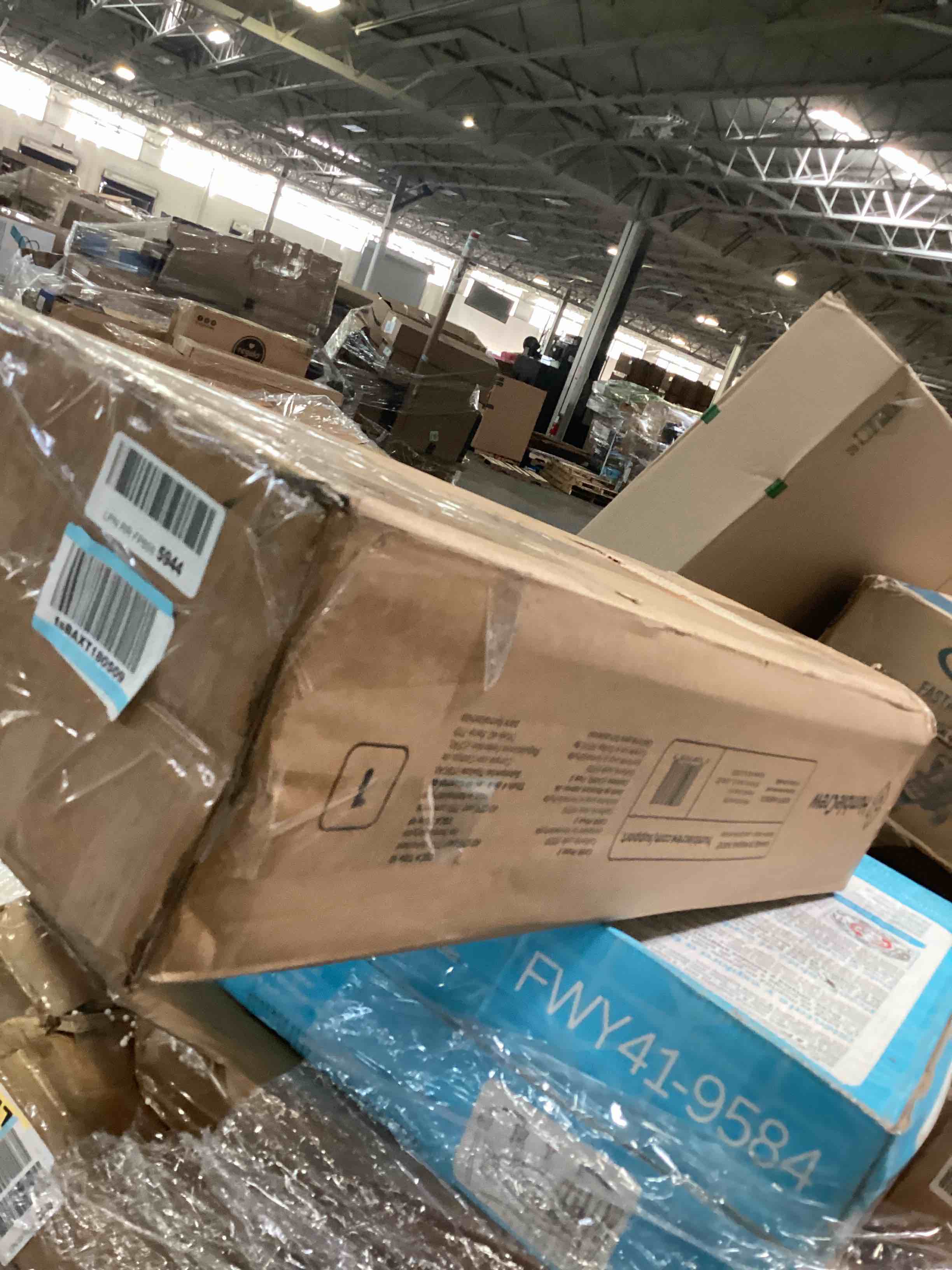 https://s3.amazonaws.com/lotting-images-prod/bidfta/RED5249674_1691592373083.jpeg