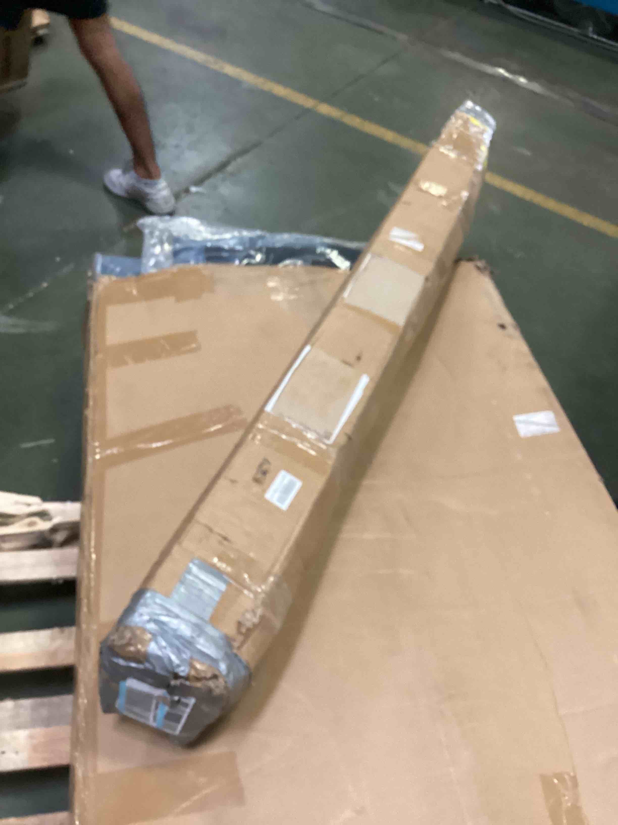 https://s3.amazonaws.com/lotting-images-prod/bidfta/RED5249768_1691609349724.jpeg