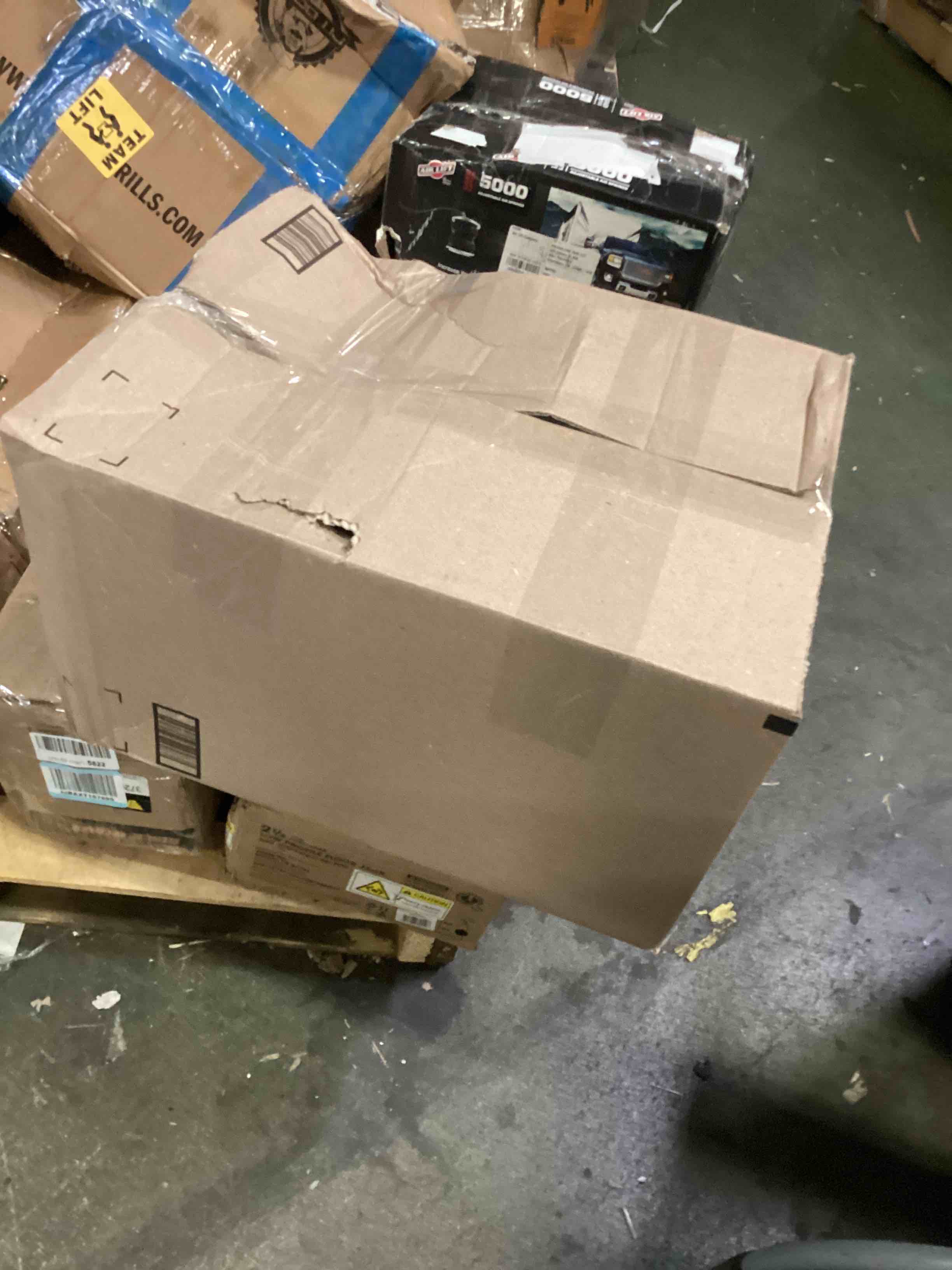 https://s3.amazonaws.com/lotting-images-prod/bidfta/RED5249869_1691679317705.jpeg