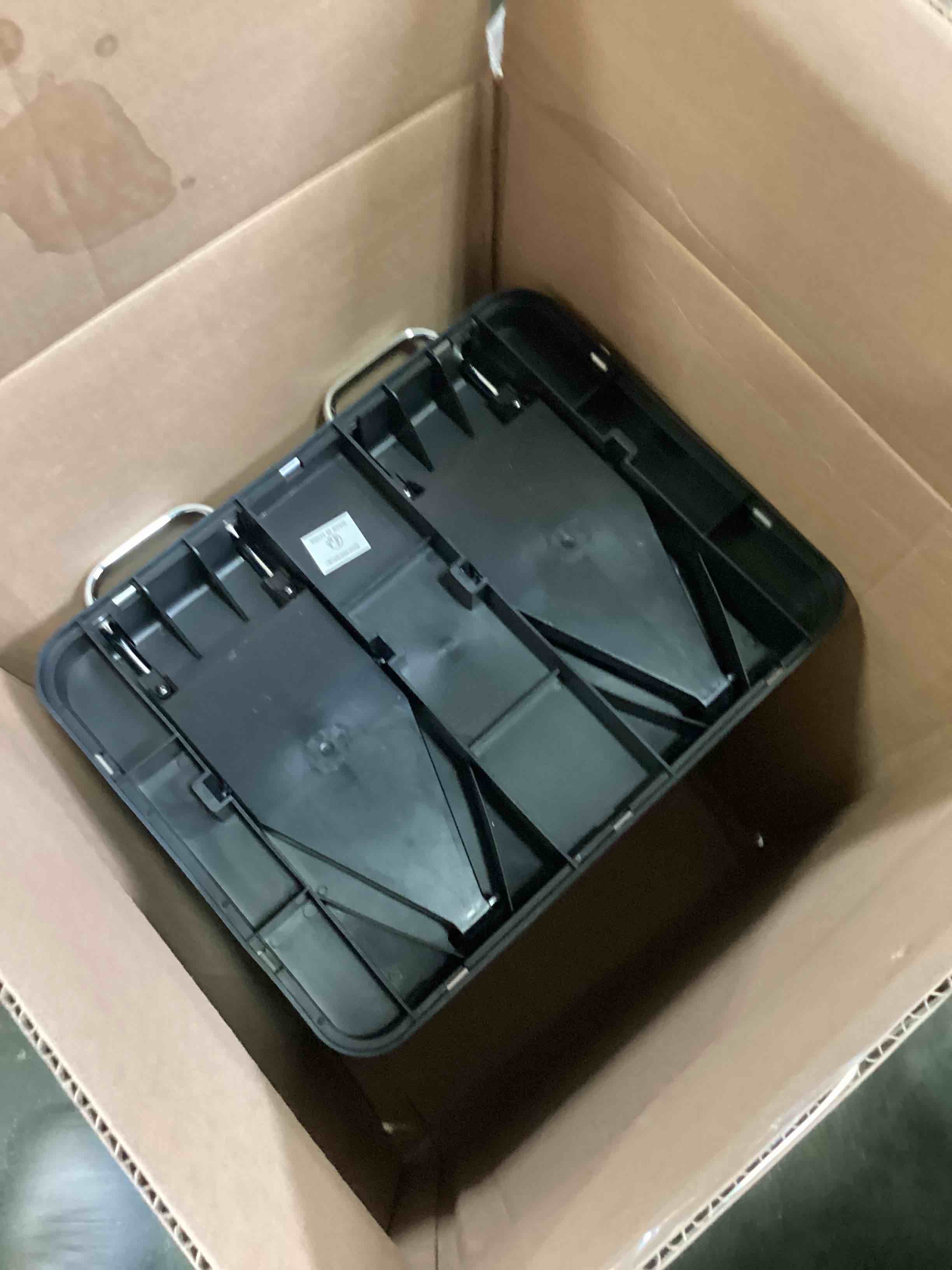 https://s3.amazonaws.com/lotting-images-prod/bidfta/RED5249967_1691690388401.jpeg