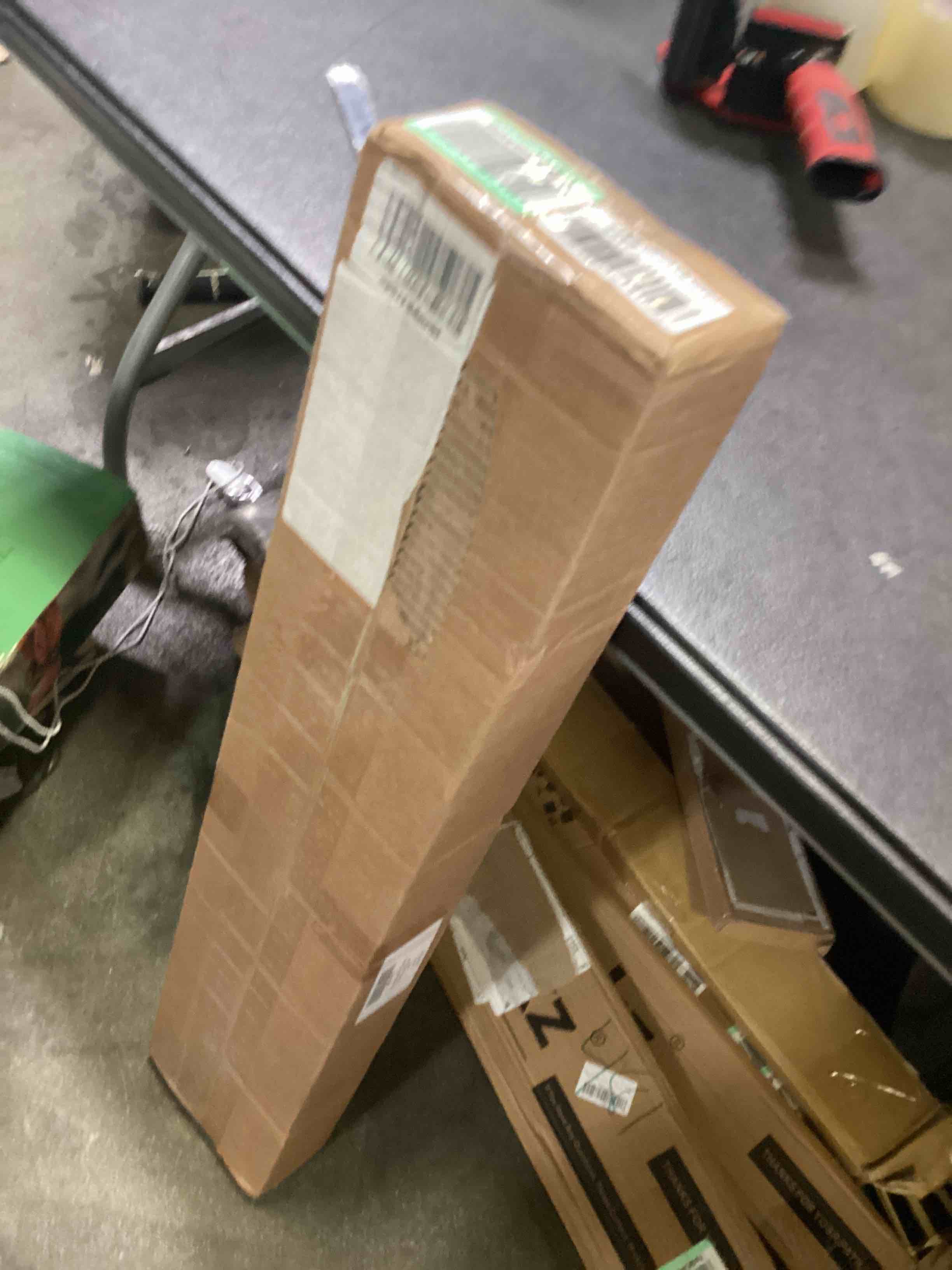 https://s3.amazonaws.com/lotting-images-prod/bidfta/RED5250002_1691692391633.jpeg