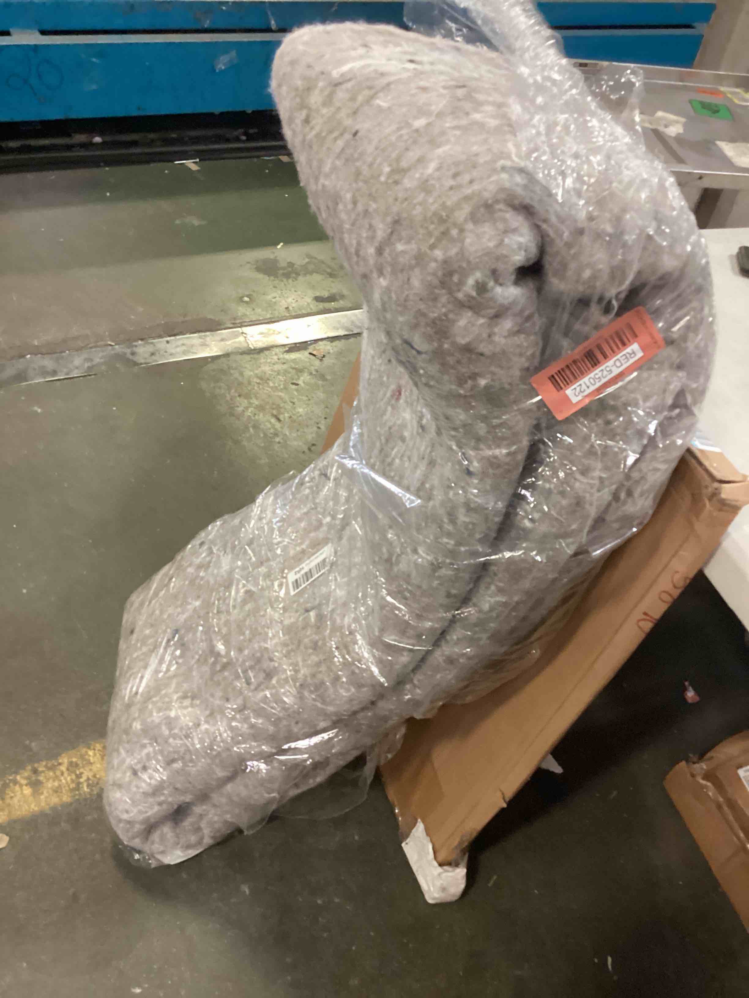 https://s3.amazonaws.com/lotting-images-prod/bidfta/RED5250122_1691761692246.jpeg