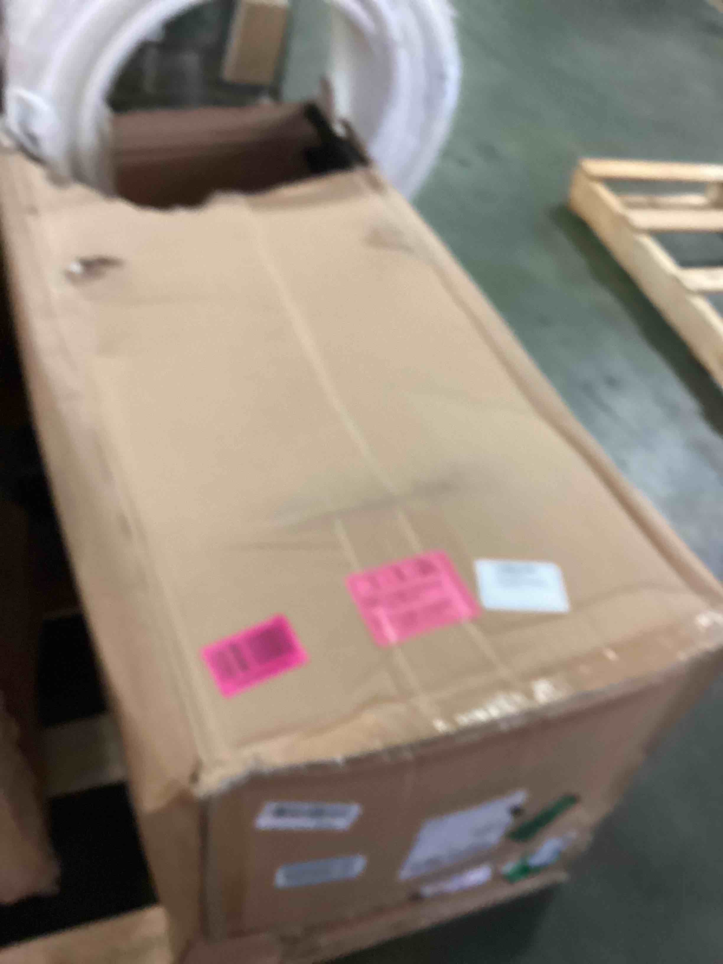 https://s3.amazonaws.com/lotting-images-prod/bidfta/RED5250359_1692190058907.jpeg