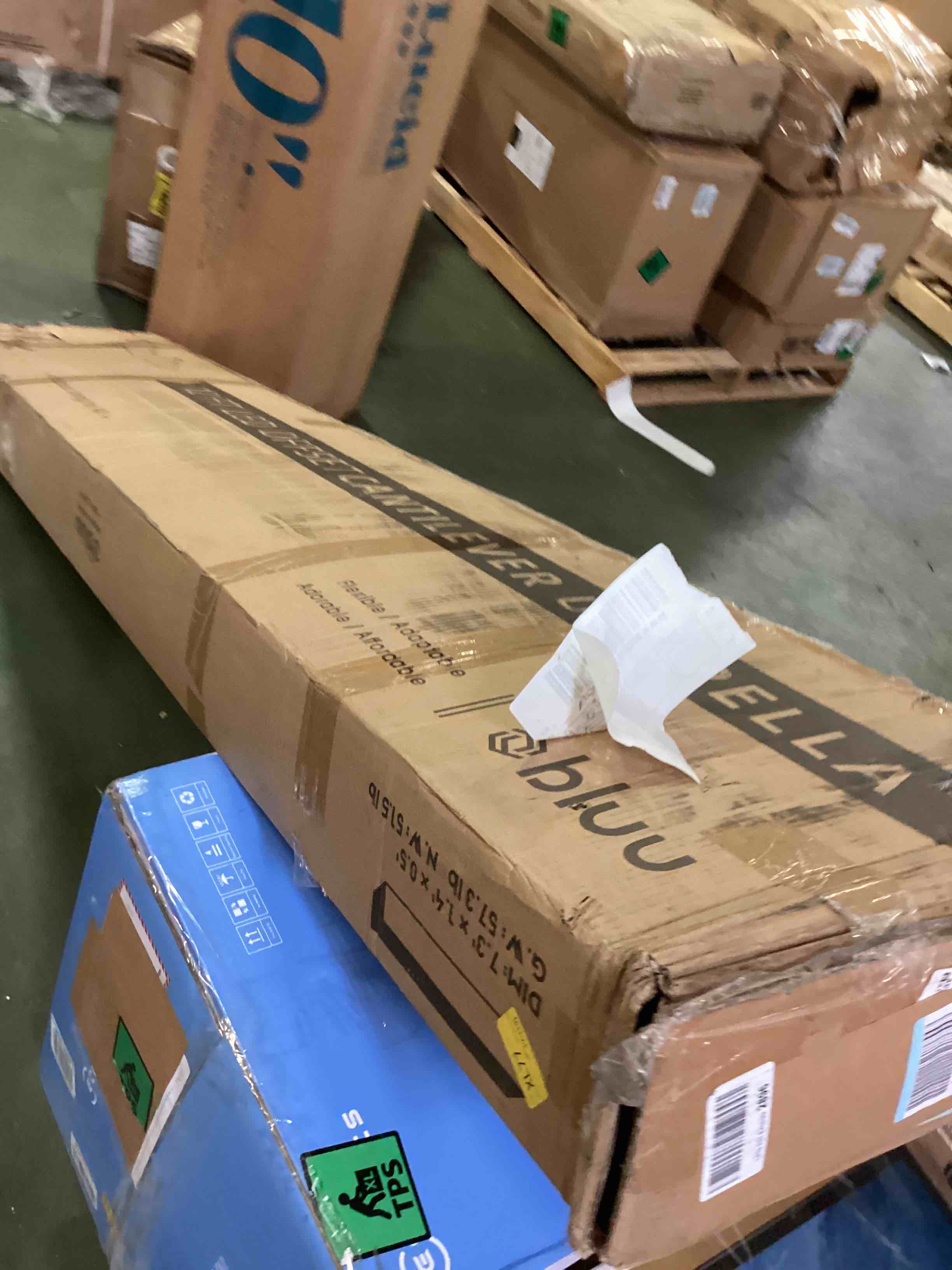 https://s3.amazonaws.com/lotting-images-prod/bidfta/RED5250375_1692193228365.jpeg