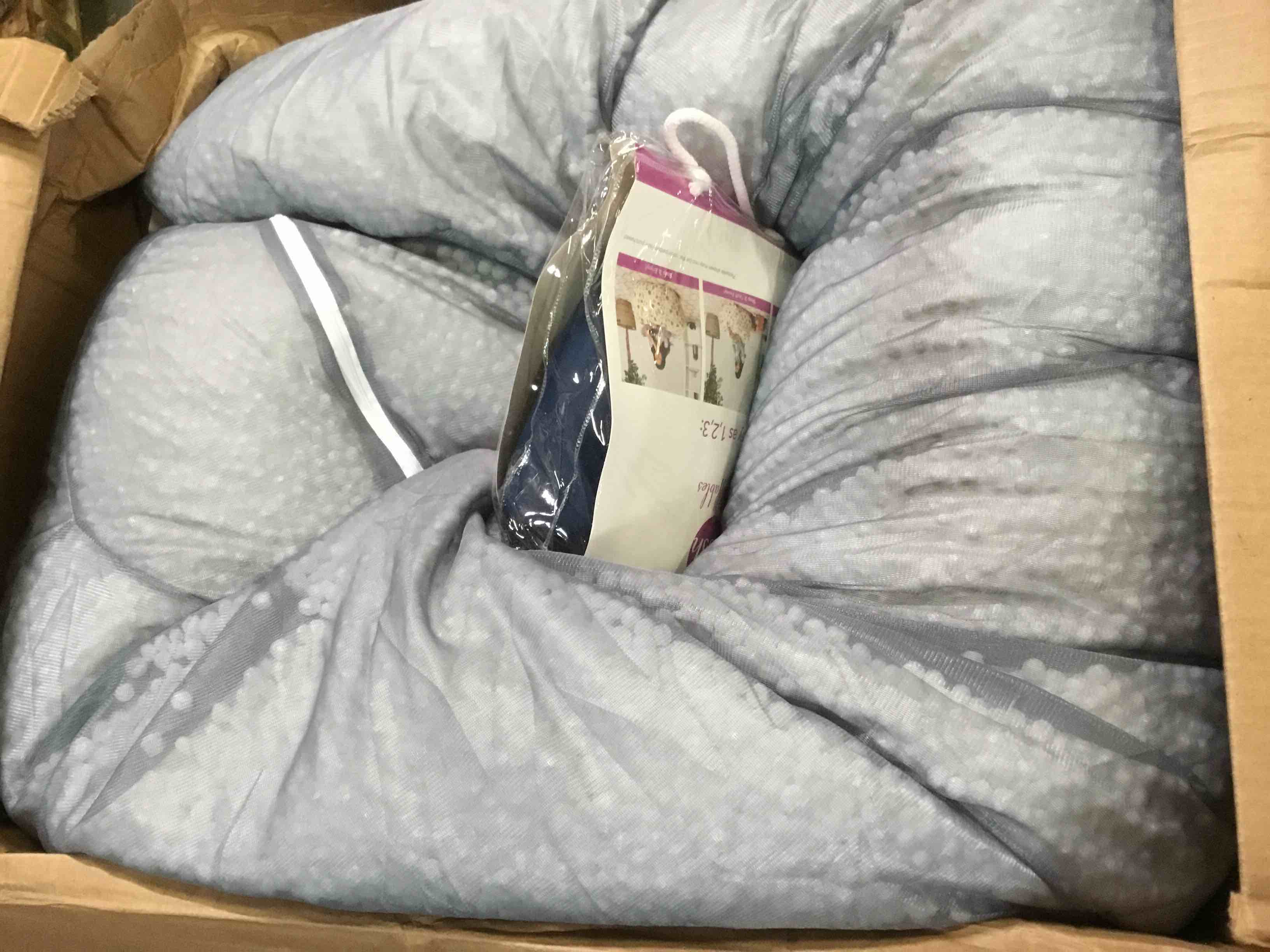 https://s3.amazonaws.com/lotting-images-prod/bidfta/RED5250686_1690313339711.jpeg