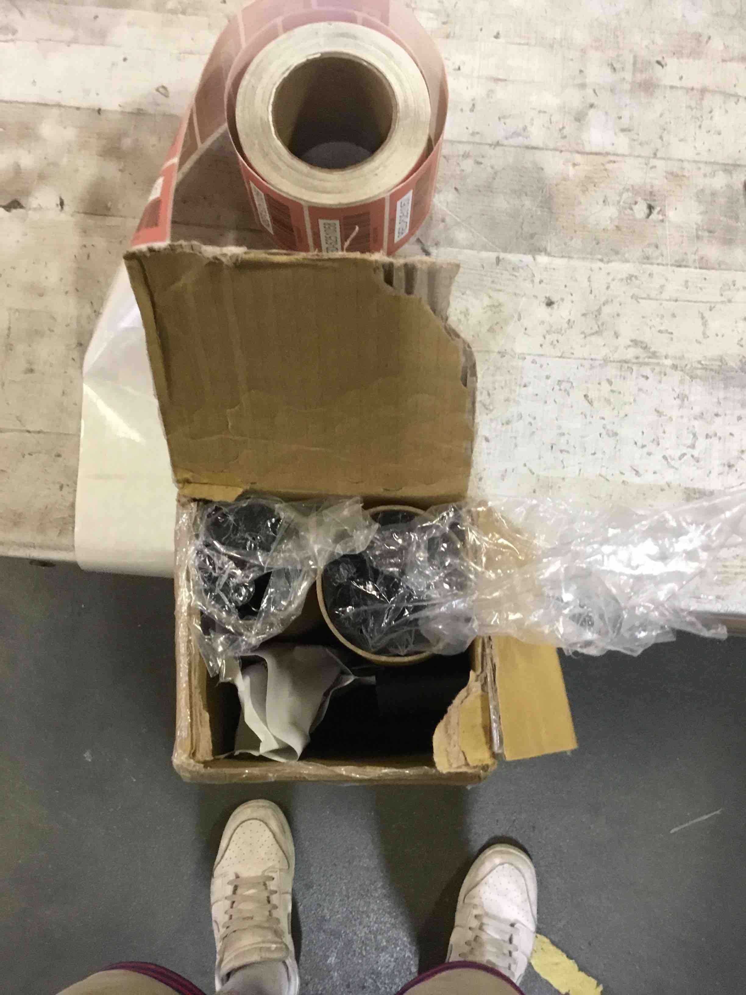 https://s3.amazonaws.com/lotting-images-prod/bidfta/RED5251050_1690979275614.jpeg