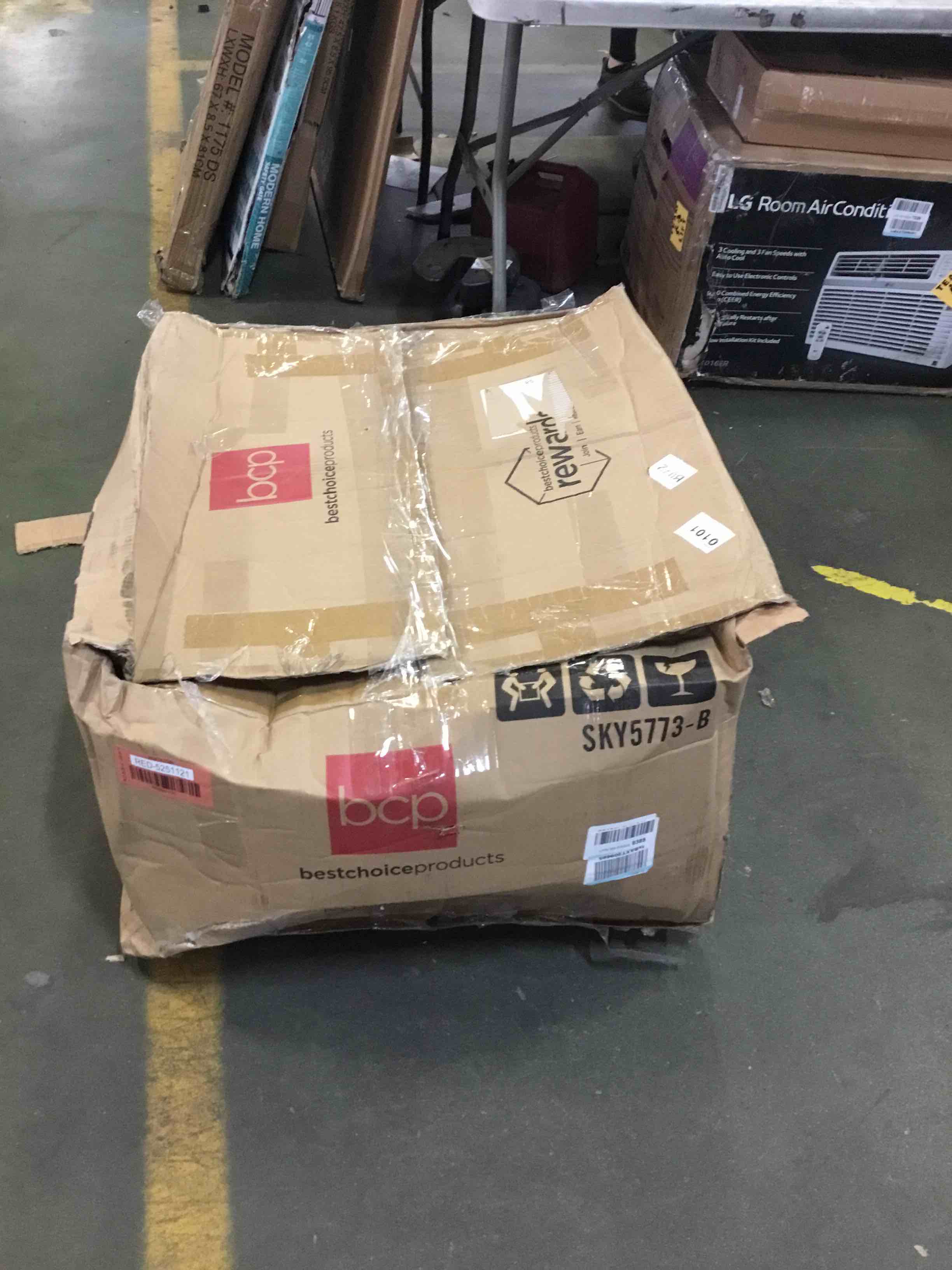 https://s3.amazonaws.com/lotting-images-prod/bidfta/RED5251121_1691004815113.jpeg